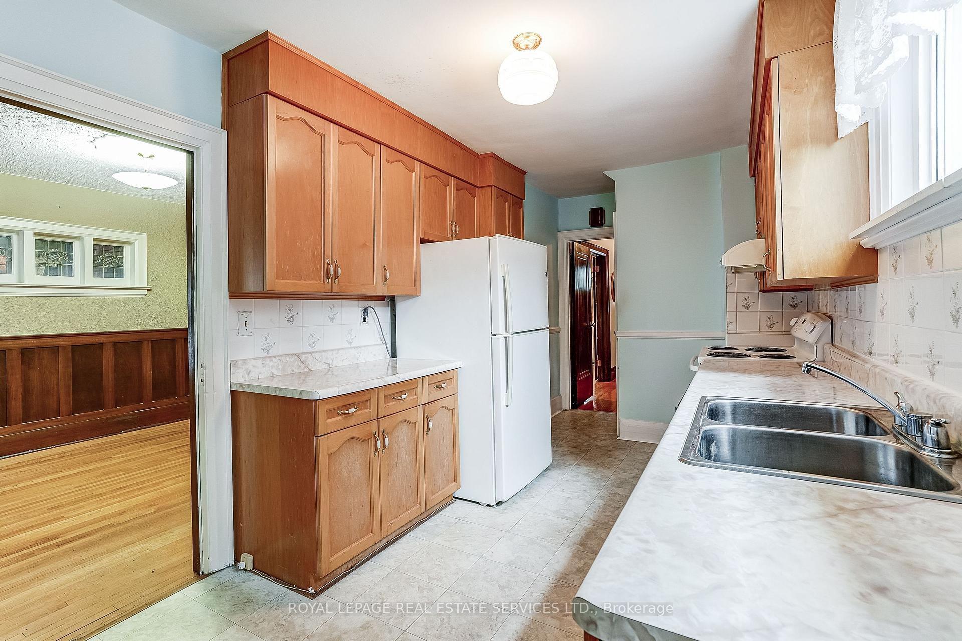 Photo 14 of 15 Oakview Avenue, Toronto, High Park North — HOMEH