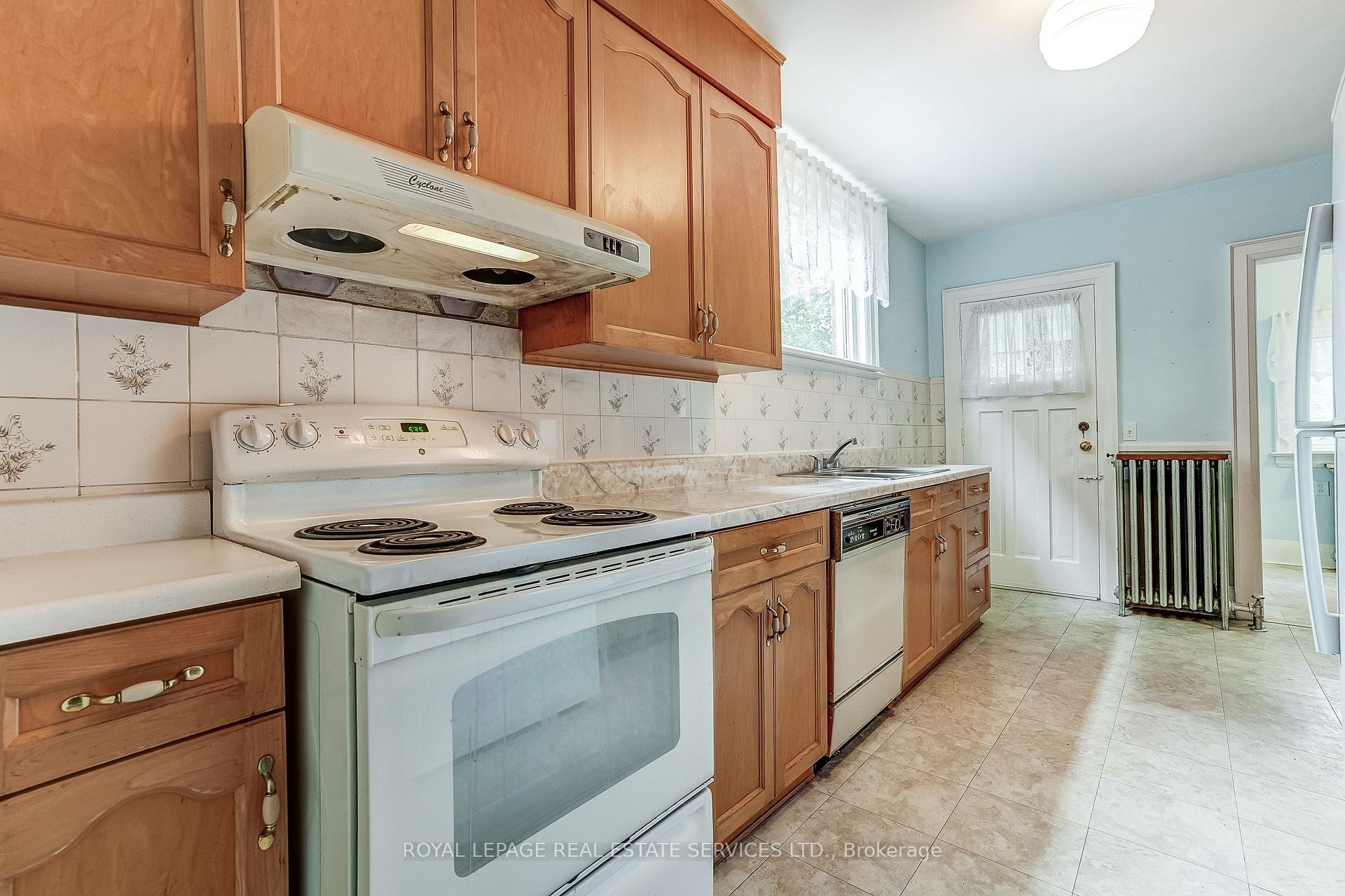 Photo 15 of 15 Oakview Avenue, Toronto, High Park North — HOMEH