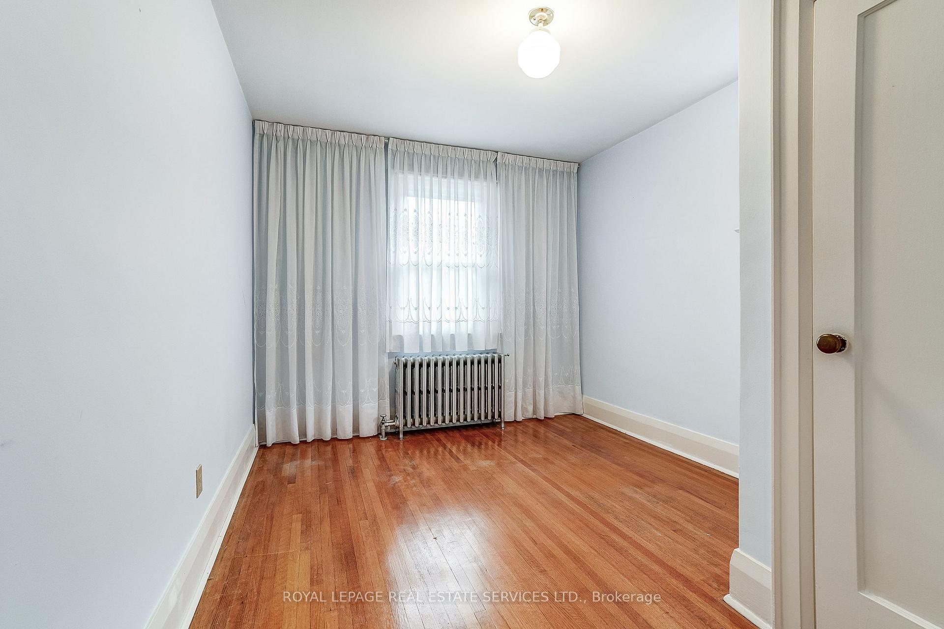 Photo 16 of 15 Oakview Avenue, Toronto, High Park North — HOMEH