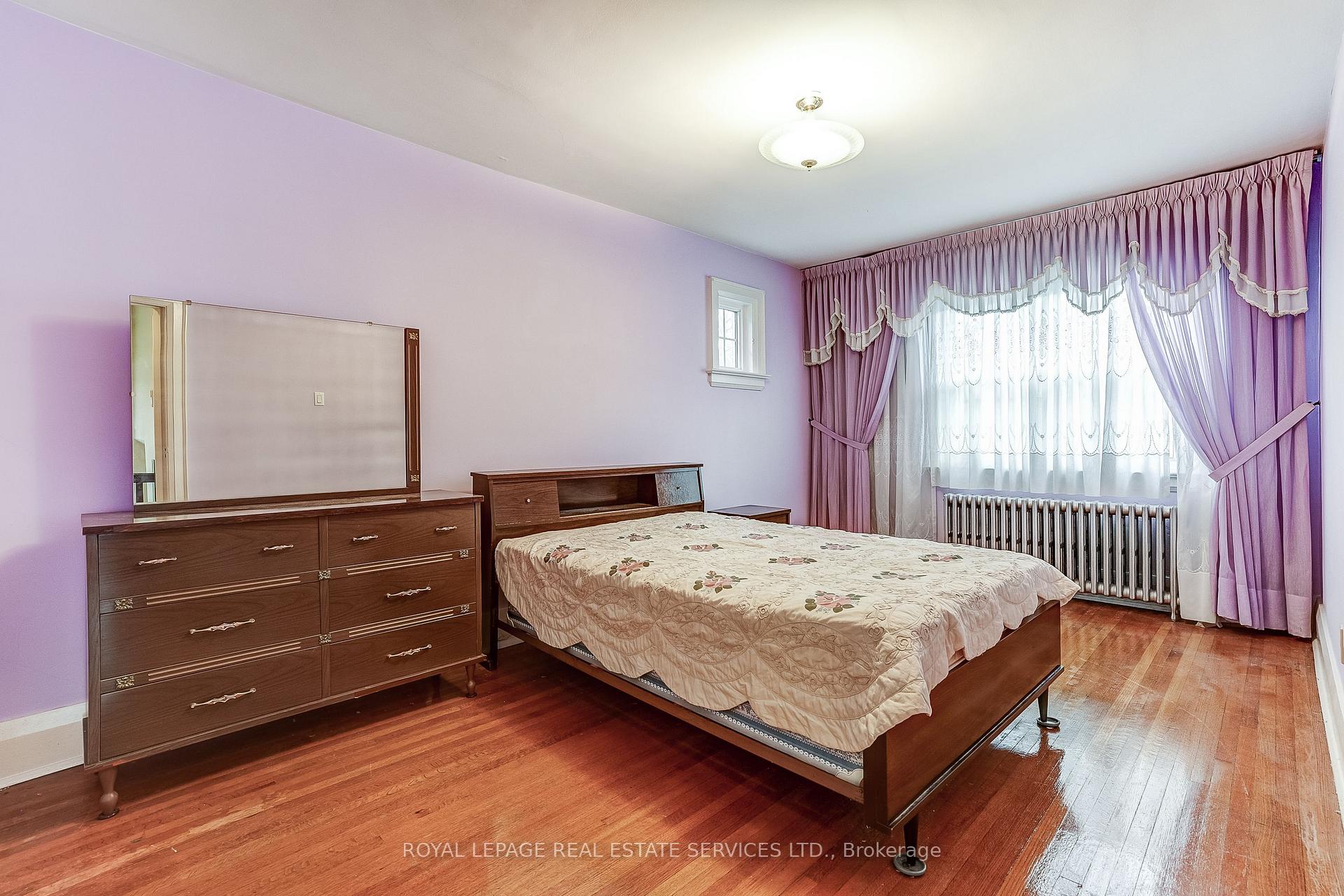 Photo 18 of 15 Oakview Avenue, Toronto, High Park North — HOMEH