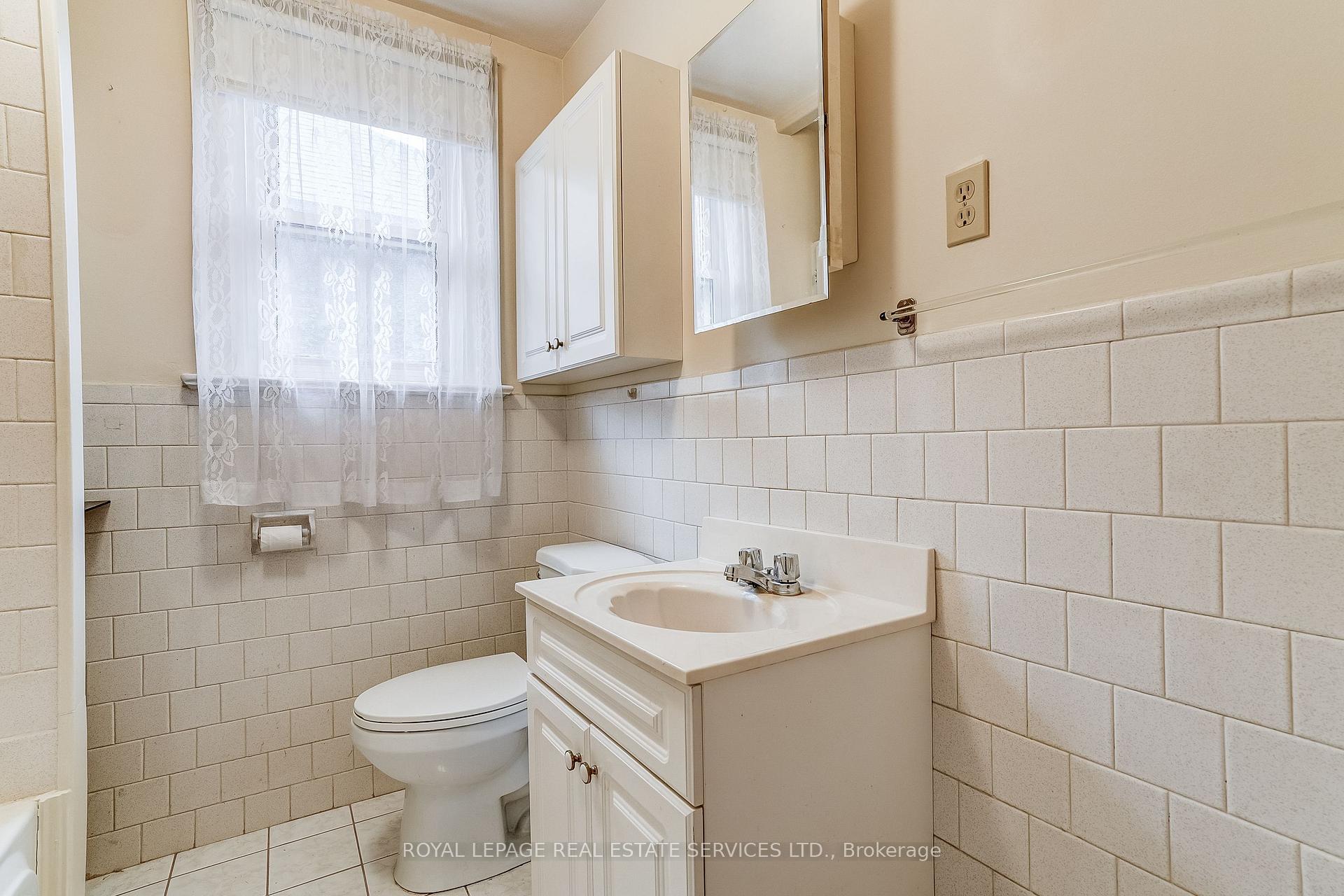 Photo 21 of 15 Oakview Avenue, Toronto, High Park North — HOMEH