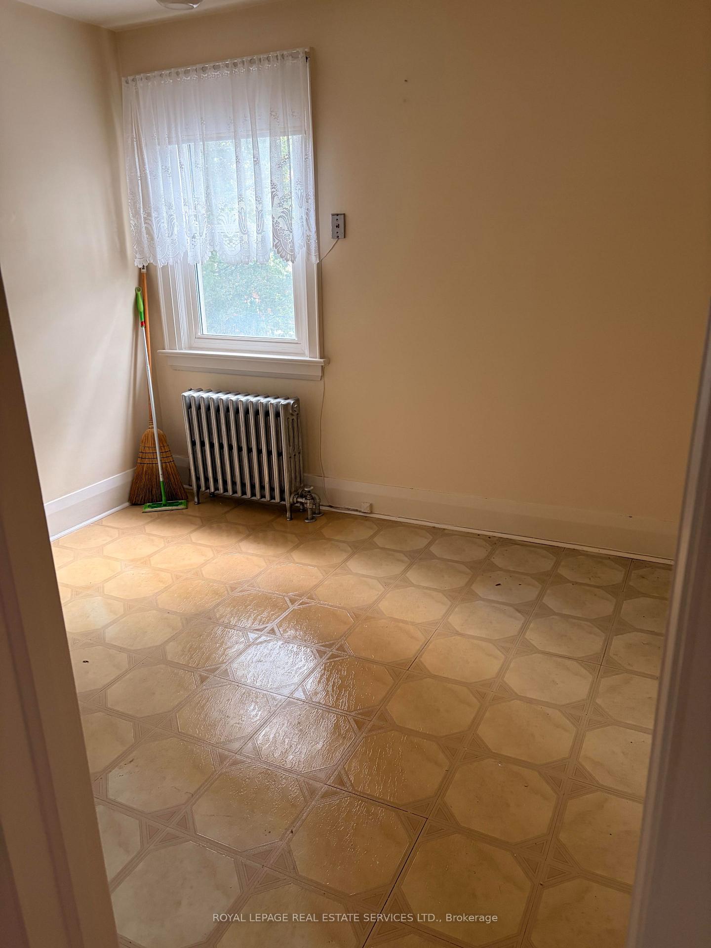 Photo 24 of 15 Oakview Avenue, Toronto, High Park North — HOMEH