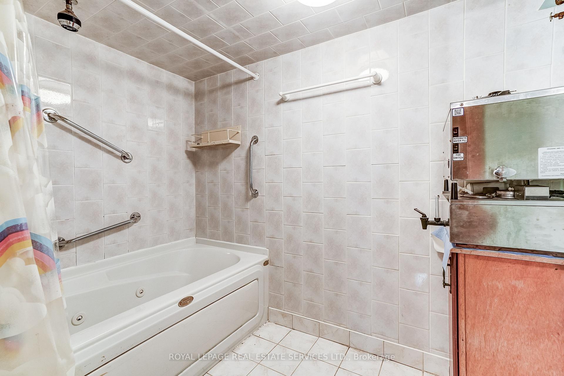 Photo 31 of 15 Oakview Avenue, Toronto, High Park North — HOMEH