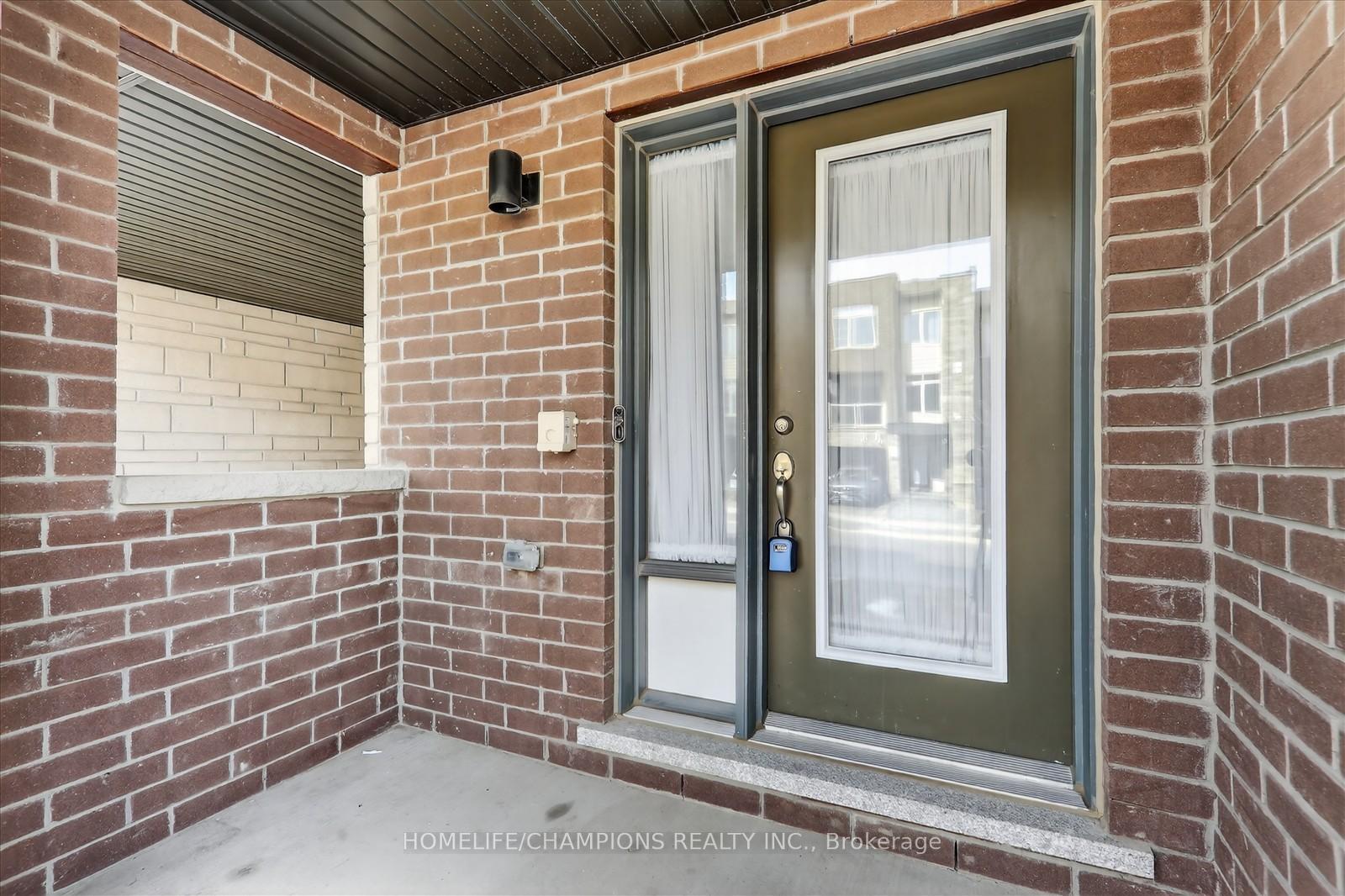 Photo 4 of 39 Delano Way, Newmarket, Woodland Hill — HOMEH