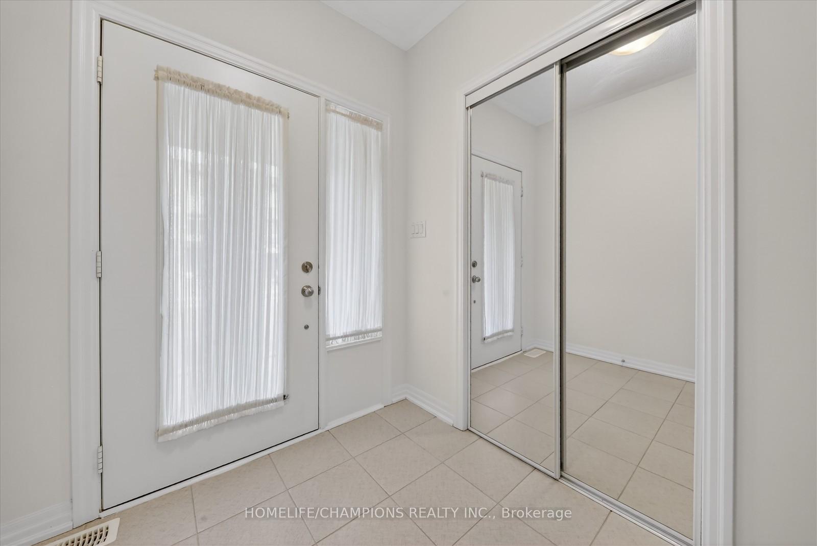 Photo 5 of 39 Delano Way, Newmarket, Woodland Hill — HOMEH