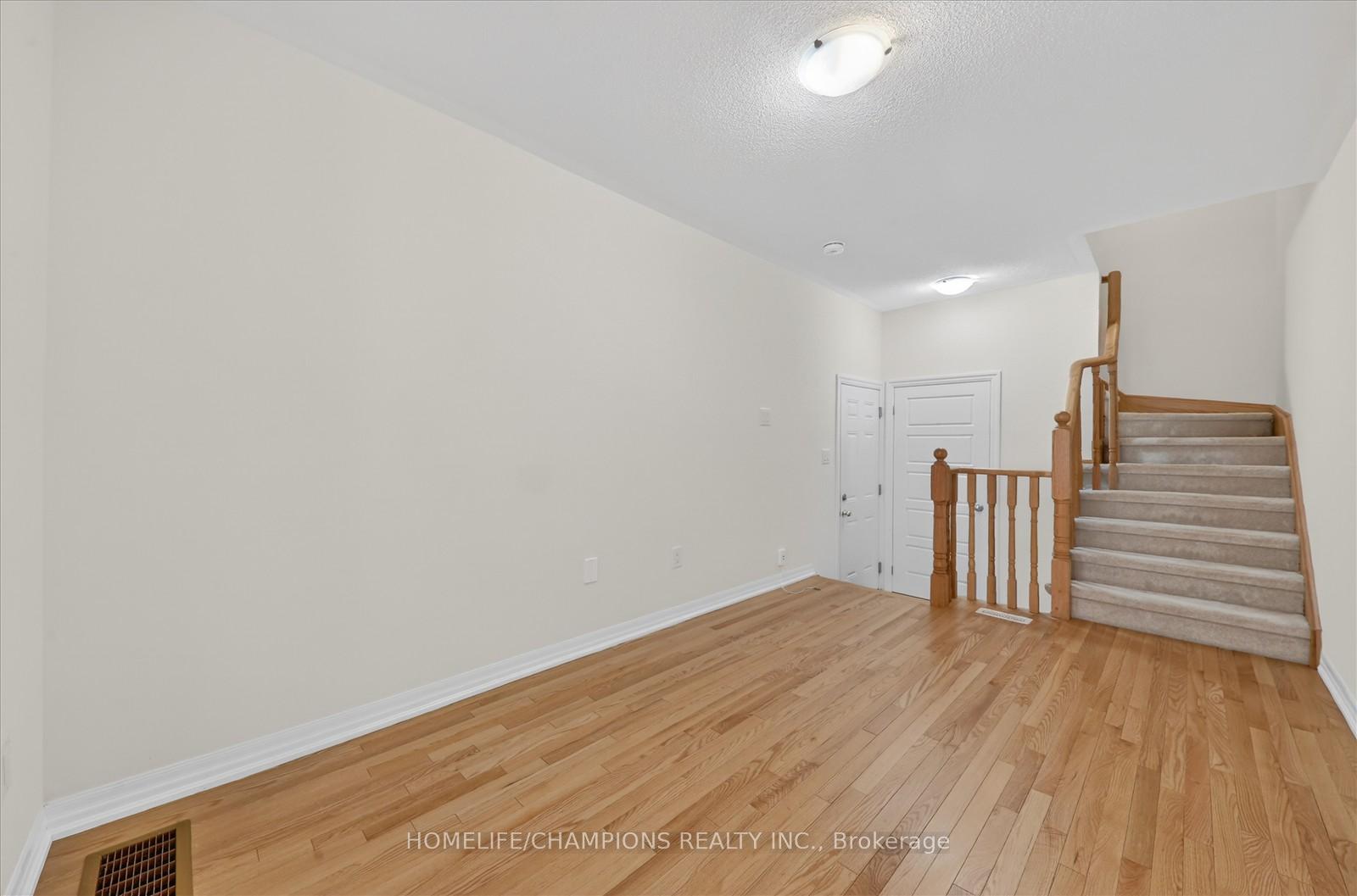 Photo 6 of 39 Delano Way, Newmarket, Woodland Hill — HOMEH