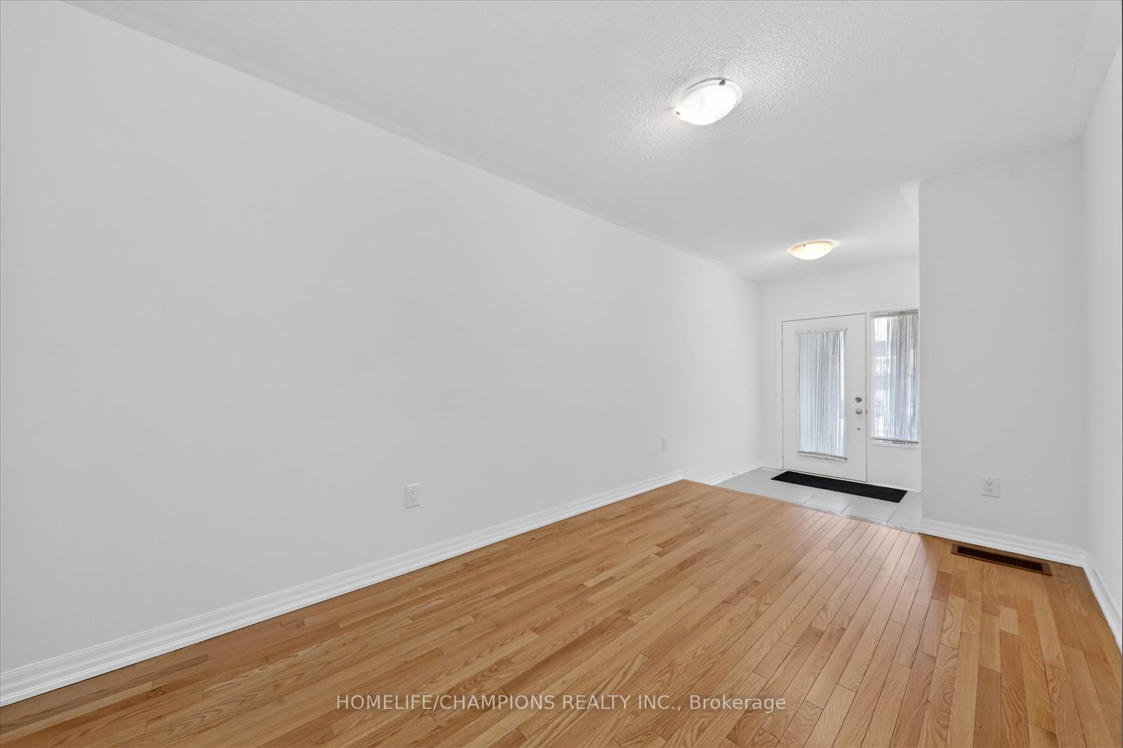 Photo 7 of 39 Delano Way, Newmarket, Woodland Hill — HOMEH