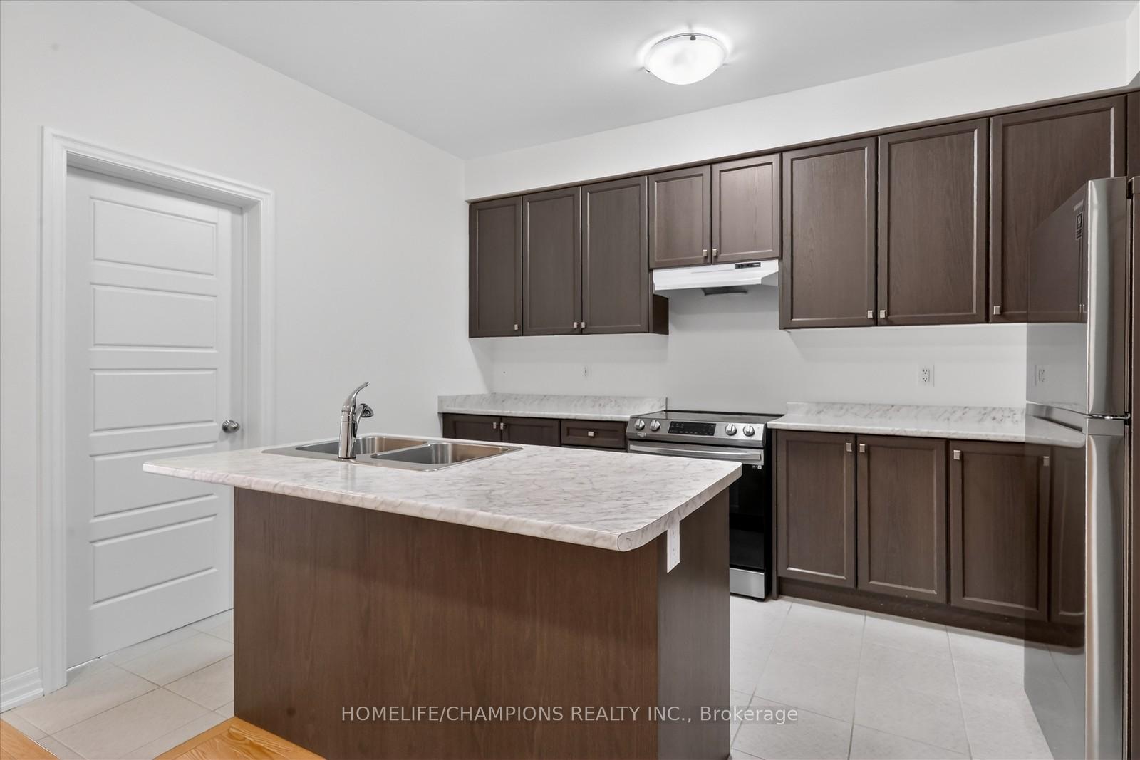 Photo 14 of 39 Delano Way, Newmarket, Woodland Hill — HOMEH