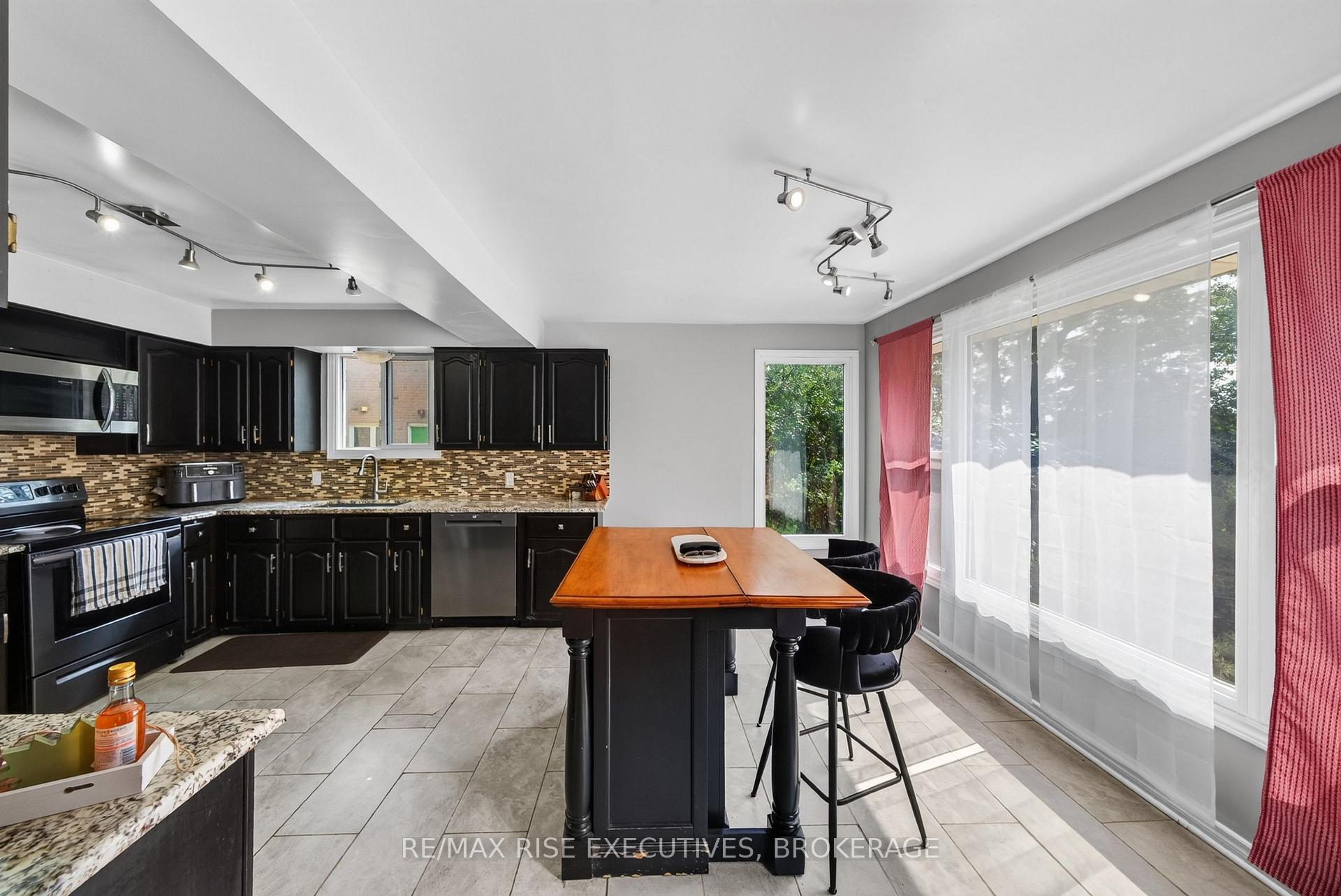 Photo 8 of 601 Forest Hill Drive, Kingston, South of Taylor-Kidd Blvd — HOMEH