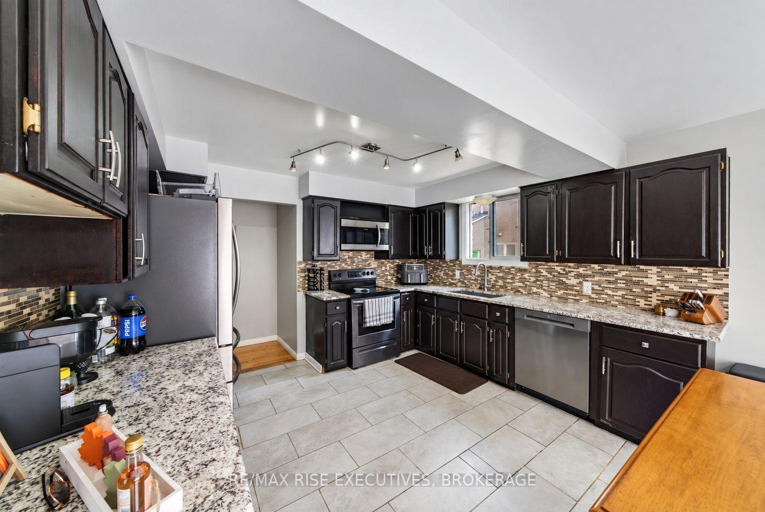 Photo 10 of 601 Forest Hill Drive, Kingston, South of Taylor-Kidd Blvd — HOMEH