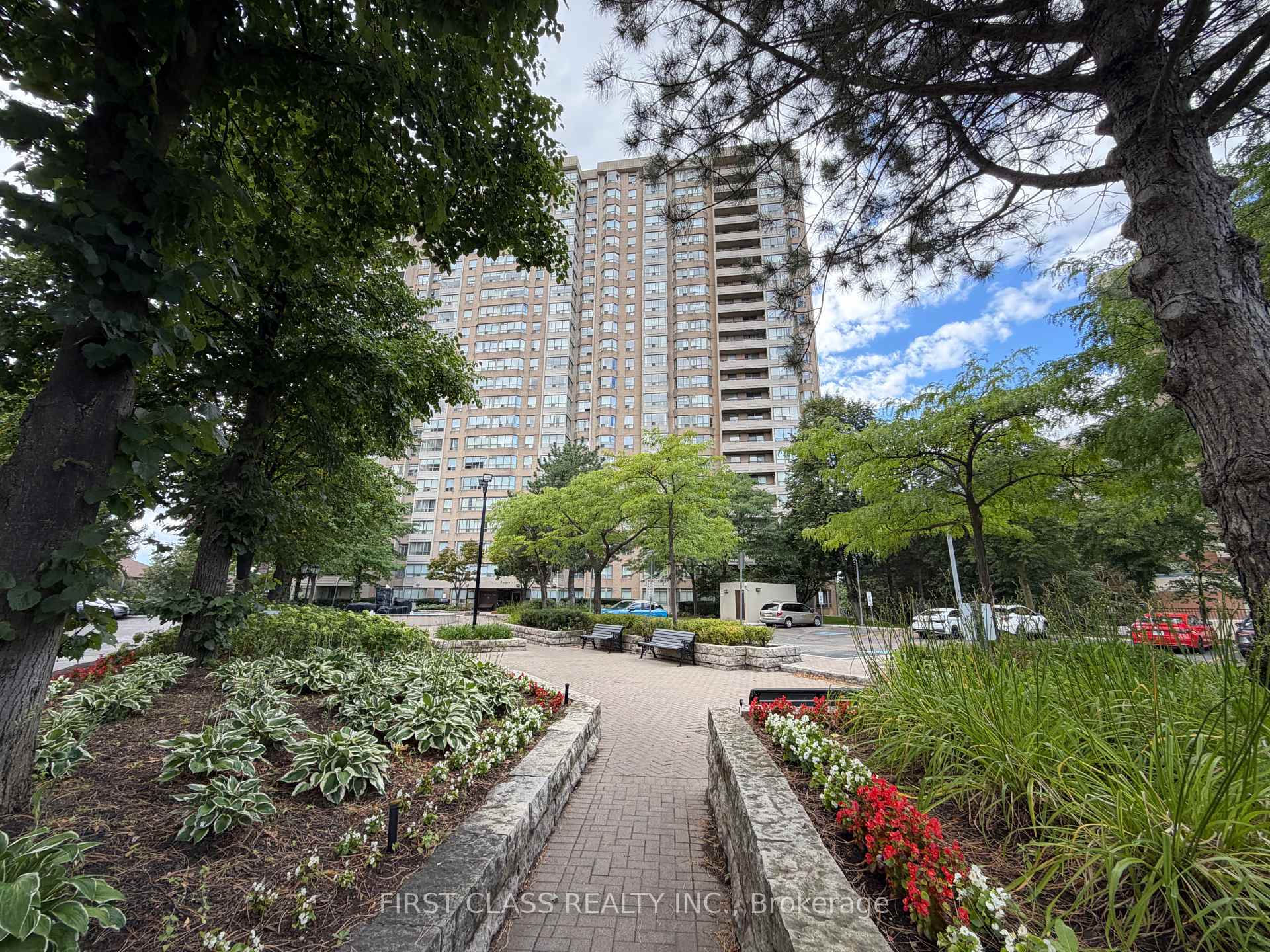 Photo 4 of Unit 402, 30 Malta Avenue, Brampton, Fletcher's Creek South — HOMEH