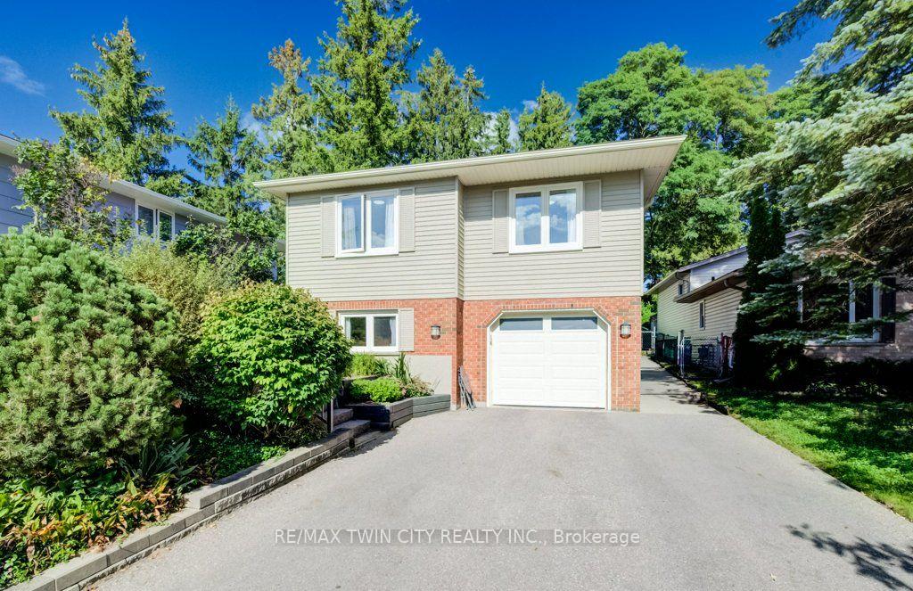 Photo 2 of 12 Cobblestone Street, Kitchener, Pioneer Park — HOMEH