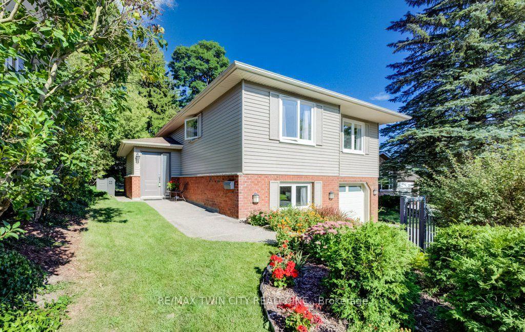 Photo 3 of 12 Cobblestone Street, Kitchener, Pioneer Park — HOMEH