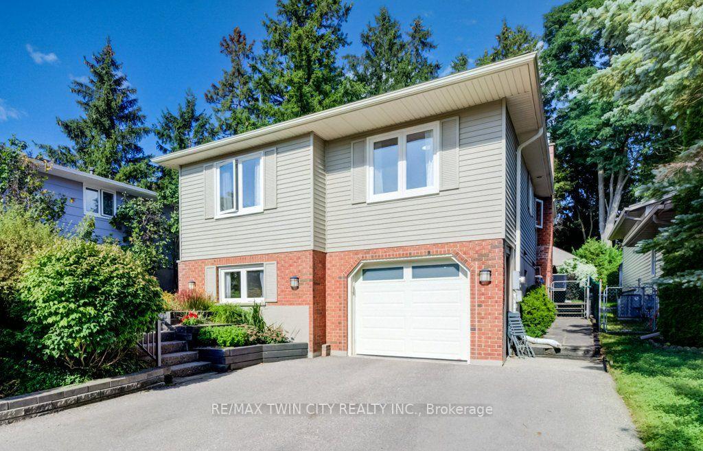Photo 4 of 12 Cobblestone Street, Kitchener, Pioneer Park — HOMEH