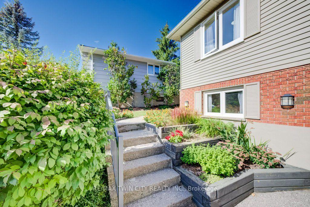 Photo 6 of 12 Cobblestone Street, Kitchener, Pioneer Park — HOMEH