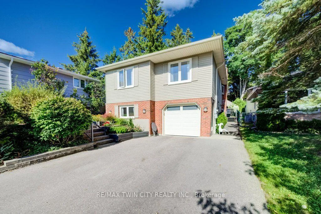 Photo 7 of 12 Cobblestone Street, Kitchener, Pioneer Park — HOMEH