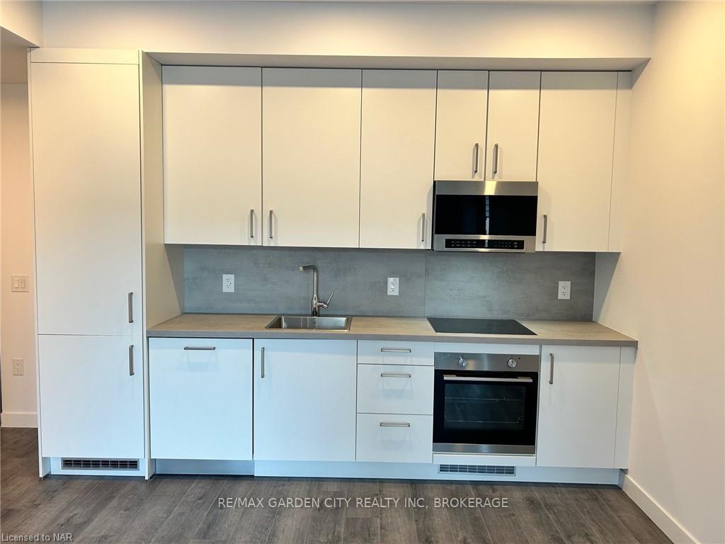 Photo 3 of Unit 213, 7549B Kalar Road, Niagara Falls, Brown — HOMEH