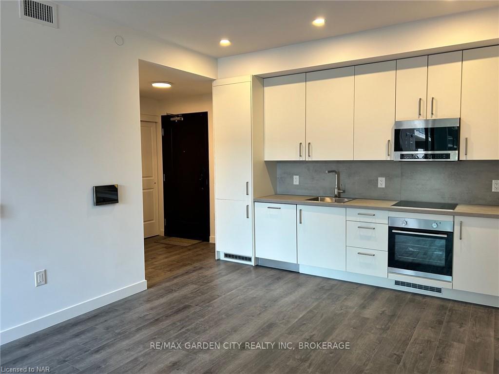 Photo 7 of Unit 213, 7549B Kalar Road, Niagara Falls, Brown — HOMEH