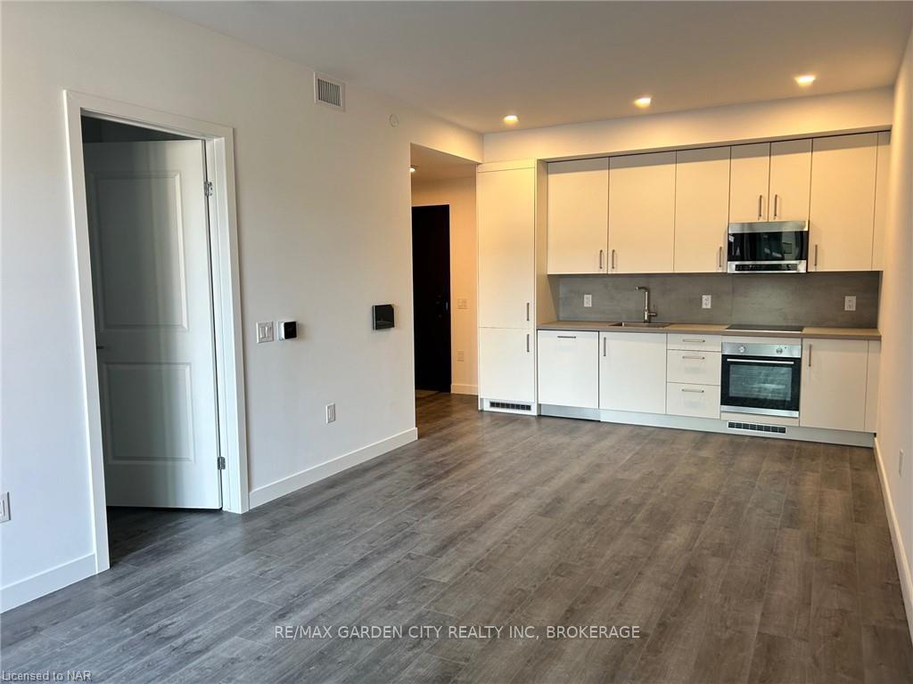 Photo 8 of Unit 213, 7549B Kalar Road, Niagara Falls, Brown — HOMEH
