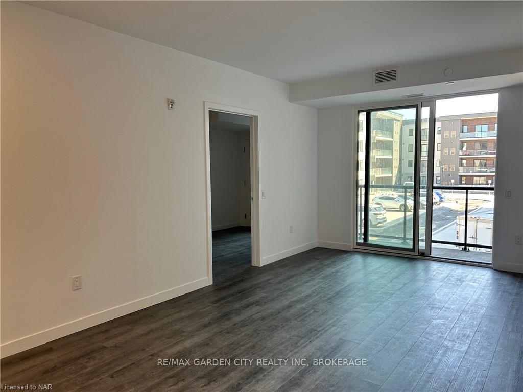 Photo 9 of Unit 213, 7549B Kalar Road, Niagara Falls, Brown — HOMEH