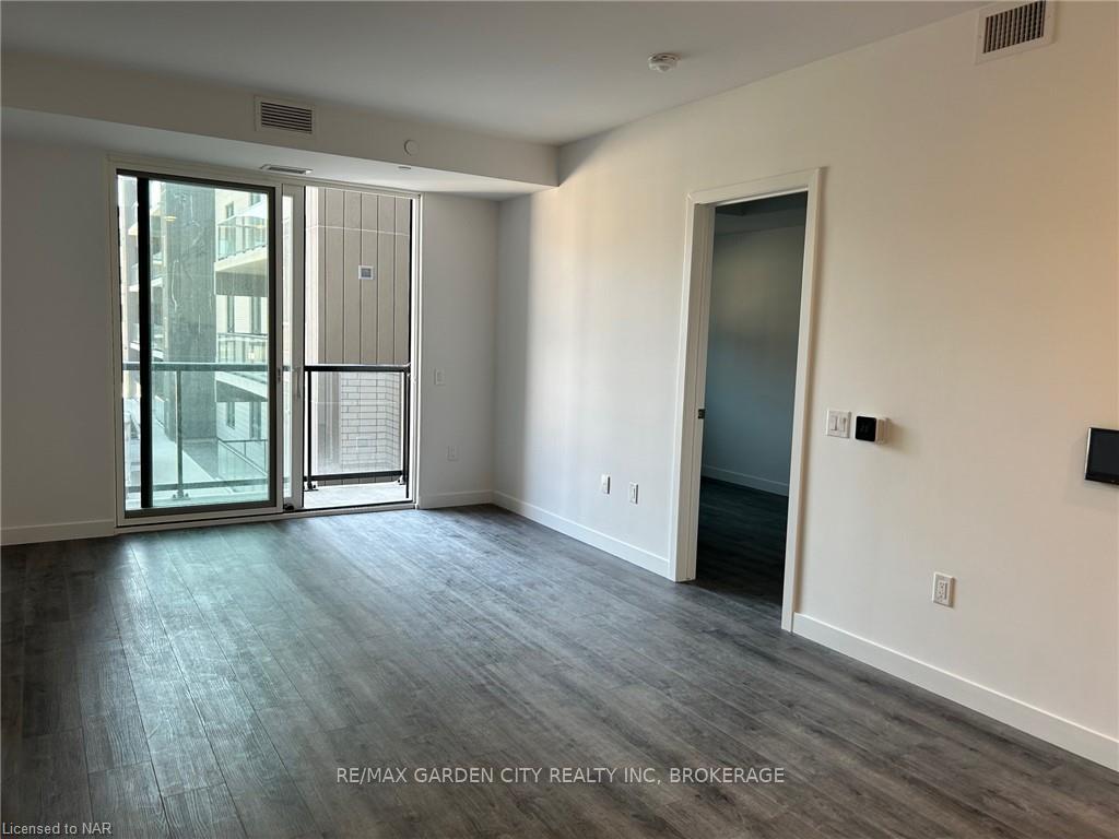 Photo 10 of Unit 213, 7549B Kalar Road, Niagara Falls, Brown — HOMEH