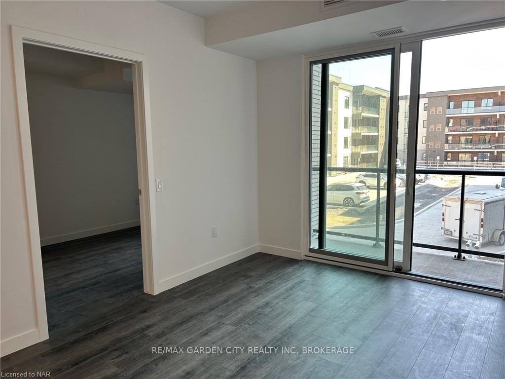 Photo 12 of Unit 213, 7549B Kalar Road, Niagara Falls, Brown — HOMEH