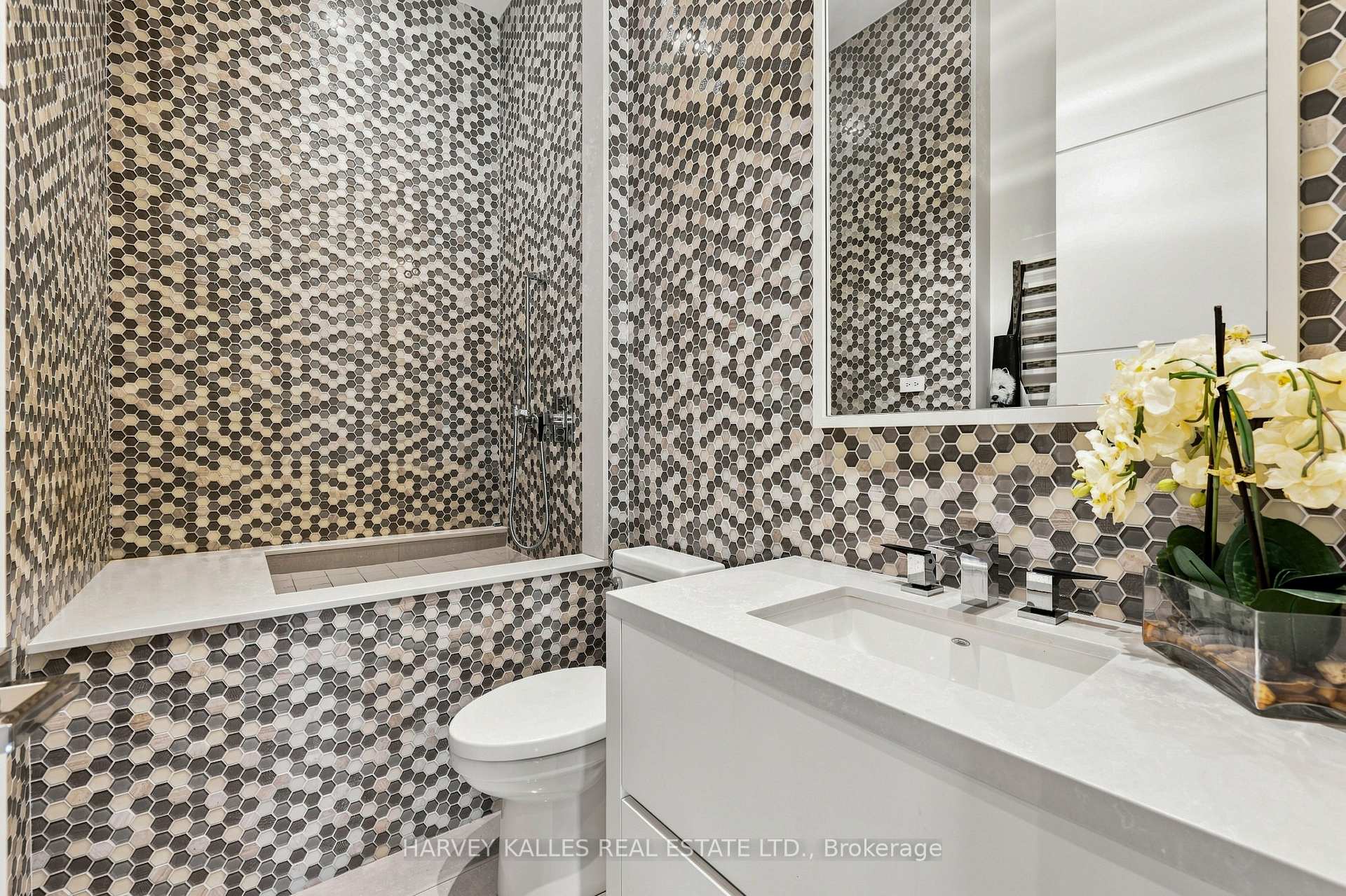 Photo 23 of 126 Sandringham Drive, North York, Lansing-Westgate — HOMEH
