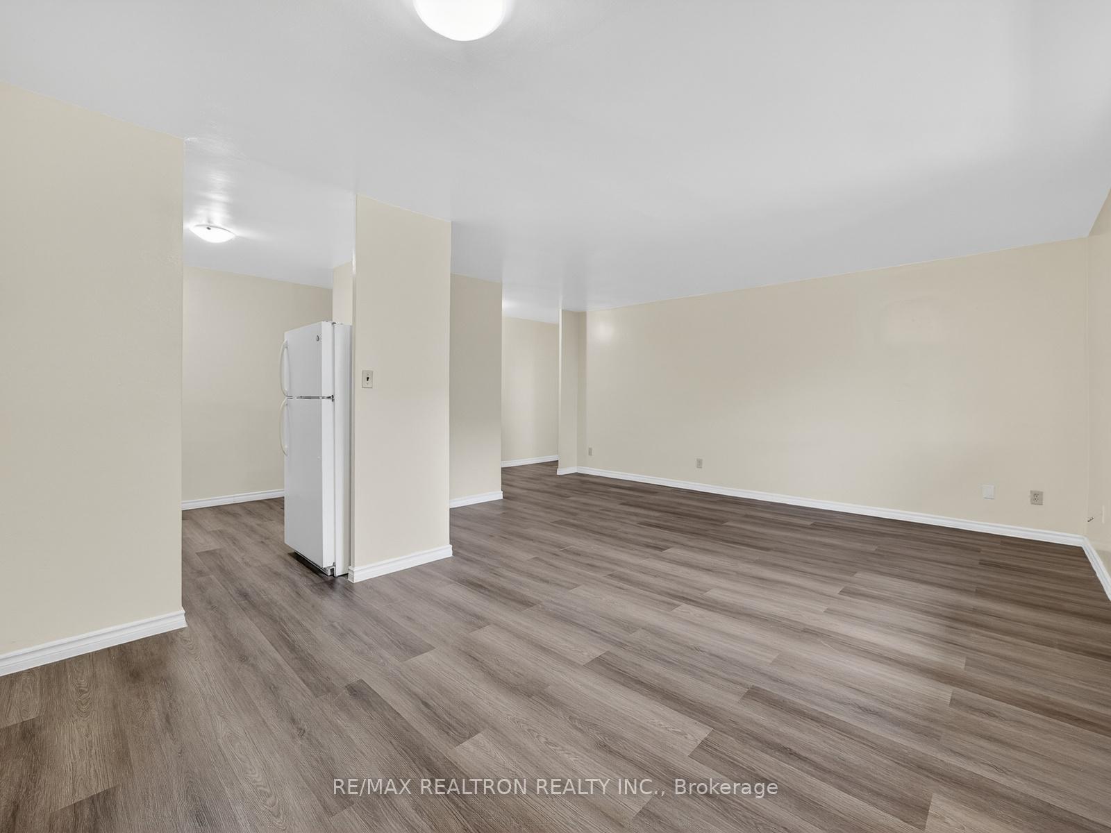 Photo of Unit 303, 275 Wentworth Street W