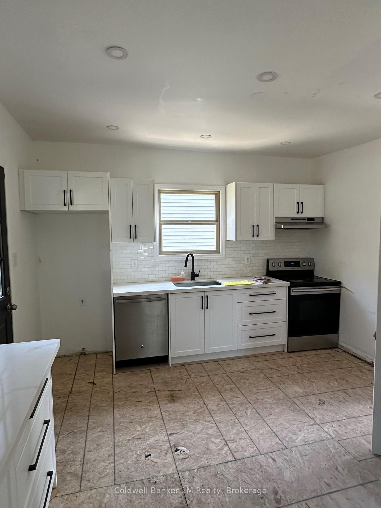 Photo 3 of 386 Pine Avenue, Oshawa, Vanier — HOMEH
