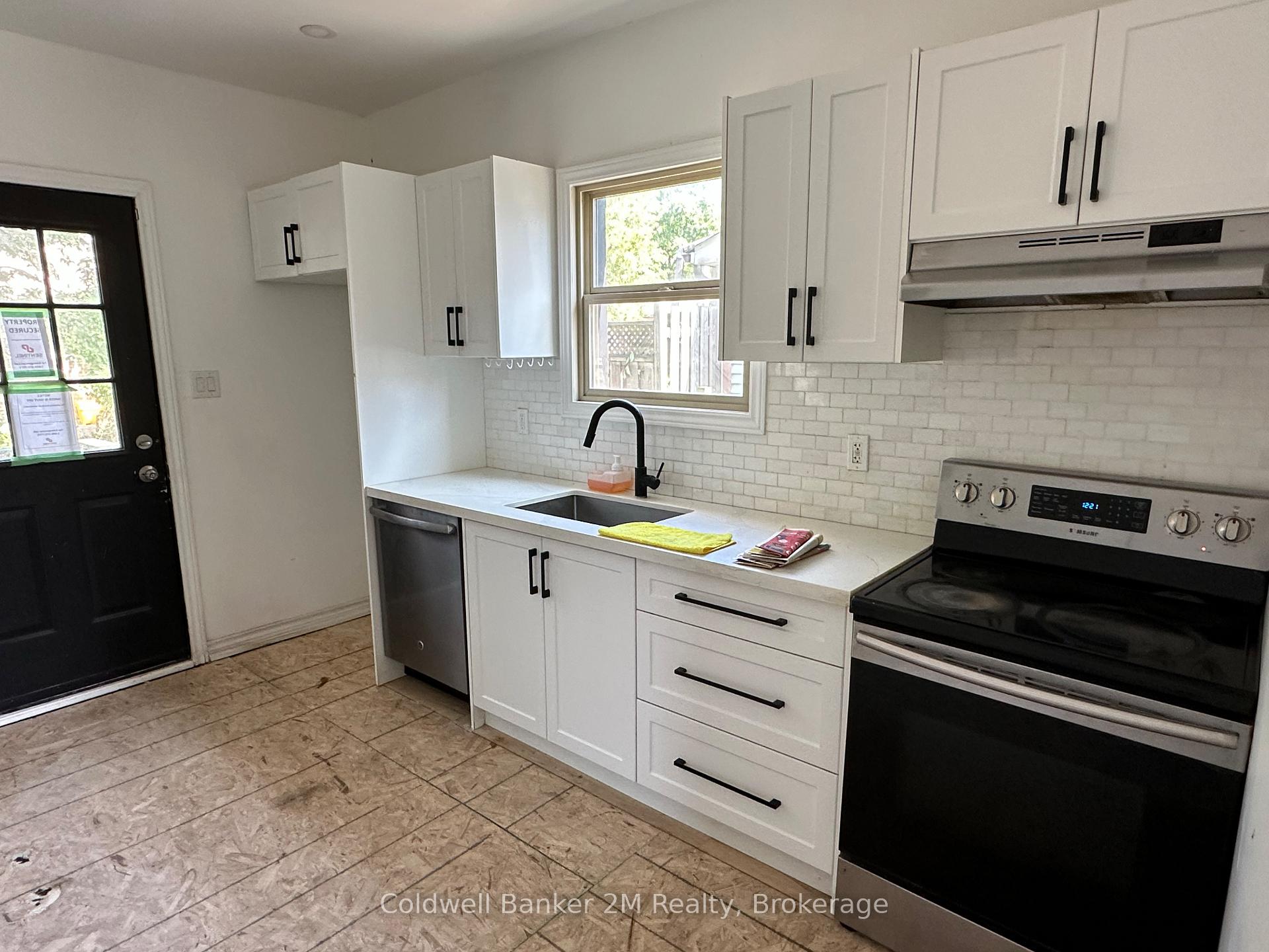 Photo 4 of 386 Pine Avenue, Oshawa, Vanier — HOMEH