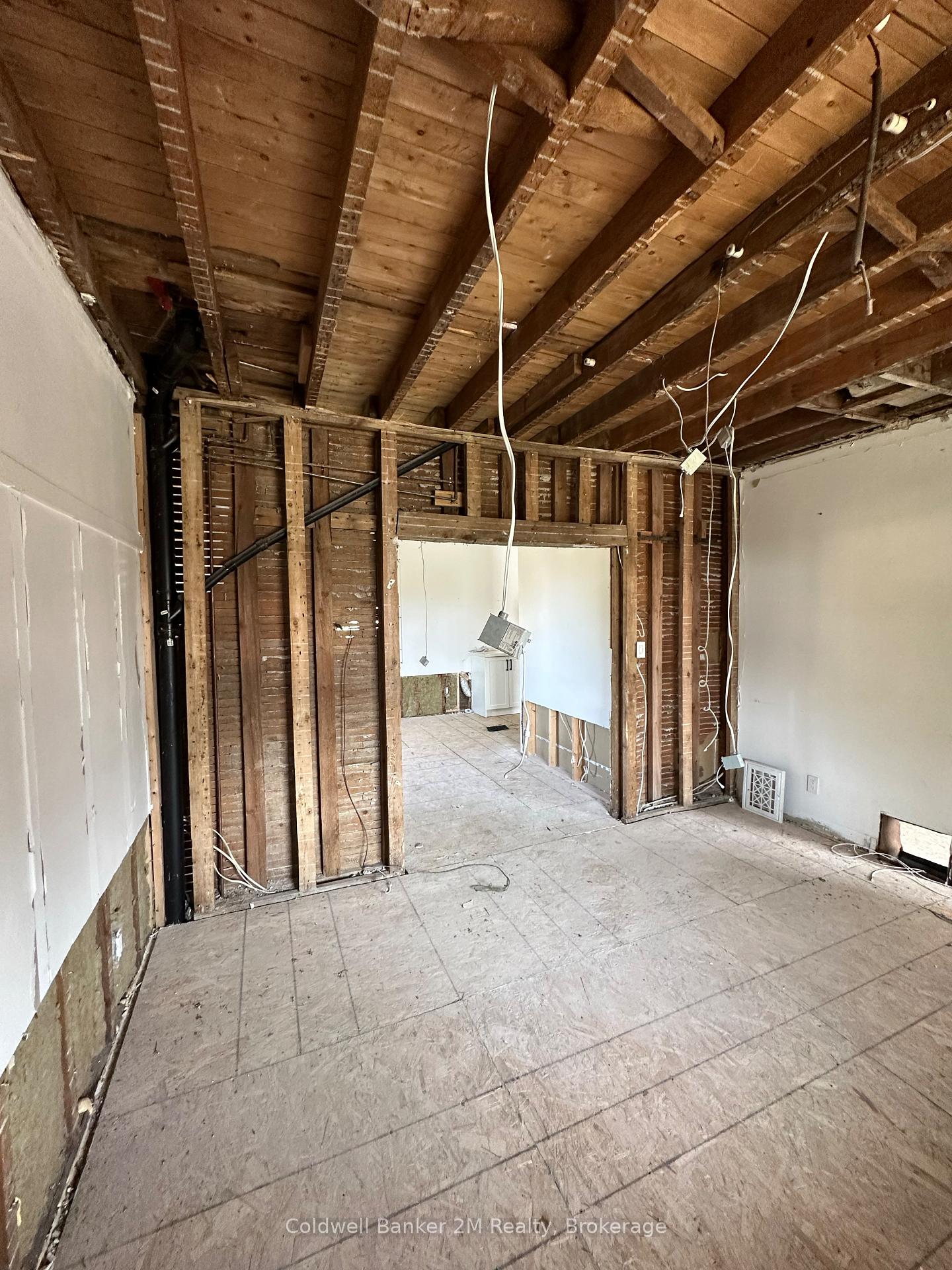 Photo 5 of 386 Pine Avenue, Oshawa, Vanier — HOMEH