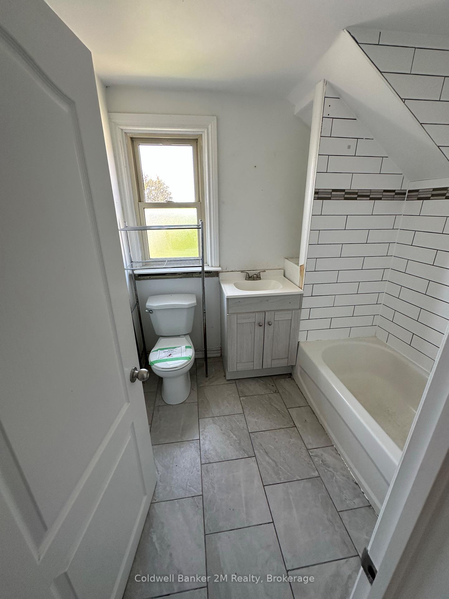 Photo 13 of 386 Pine Avenue, Oshawa, Vanier — HOMEH