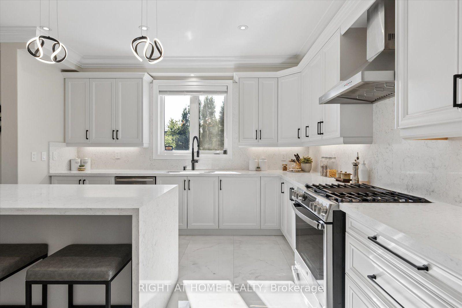 Photo 11 of 12 Roderick Court, Richmond Hill, Jefferson — HOMEH