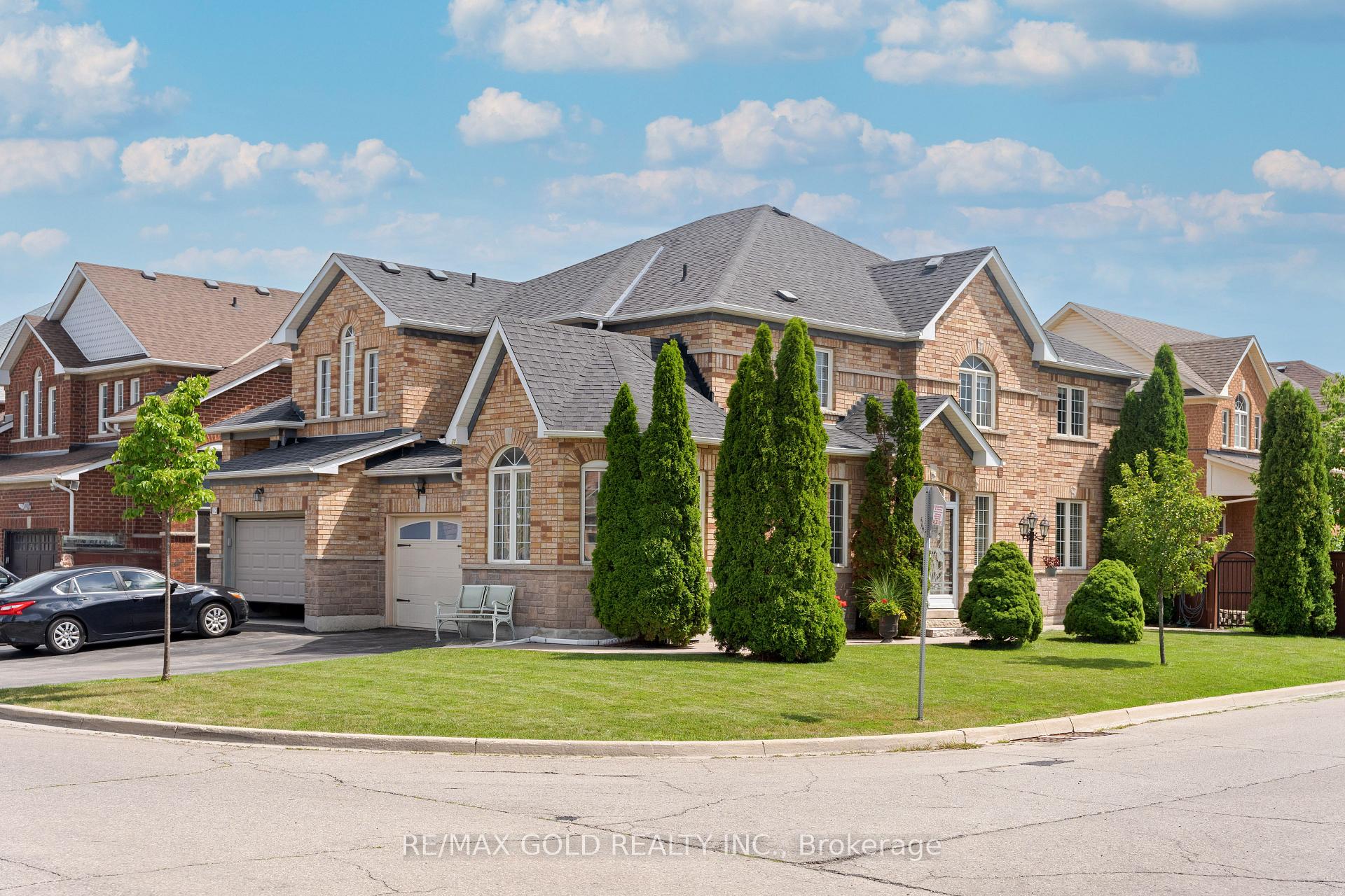 Photo 2 of 35 Goreridge Crescent, Brampton, Bram East — HOMEH