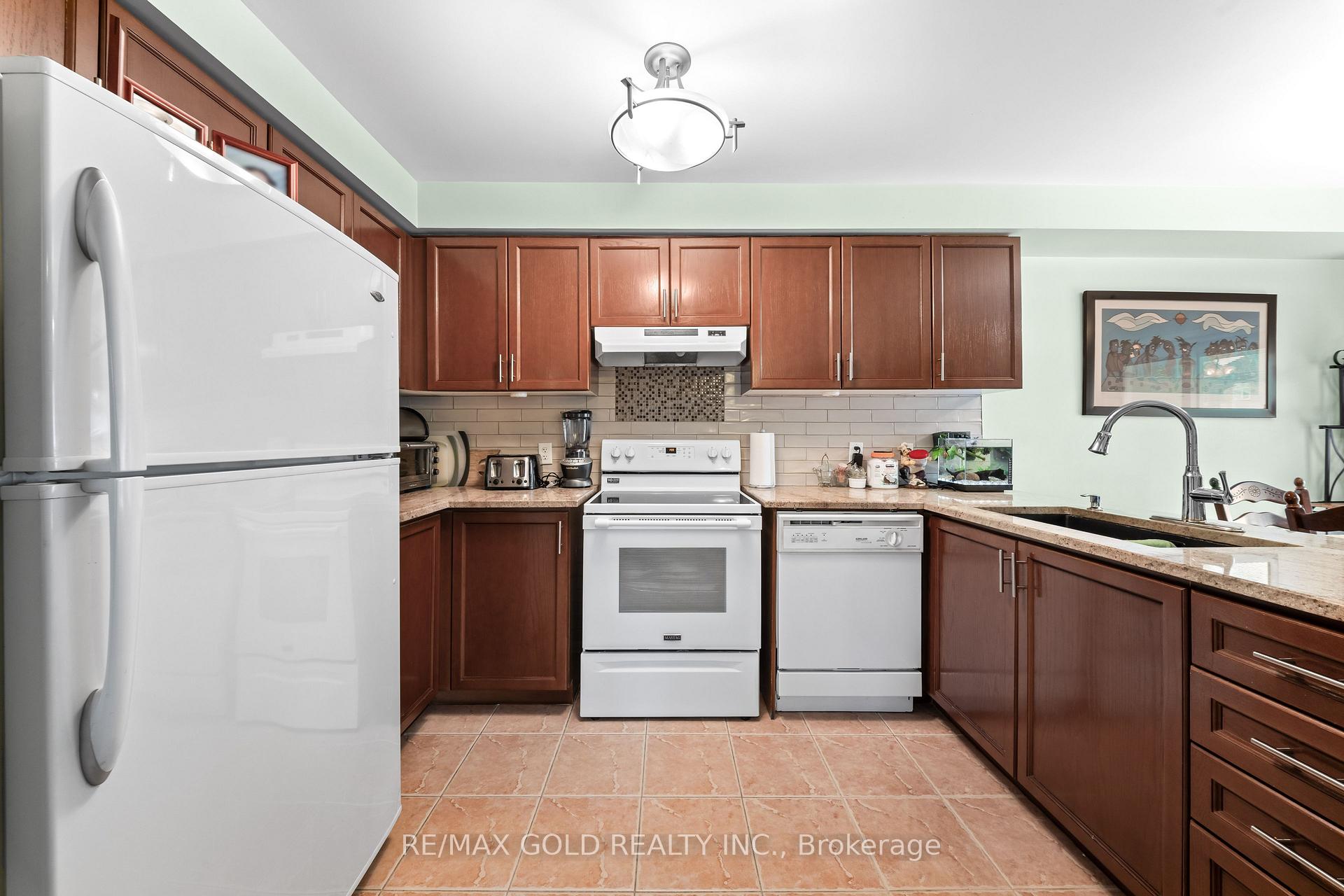 Photo 10 of 35 Goreridge Crescent, Brampton, Bram East — HOMEH