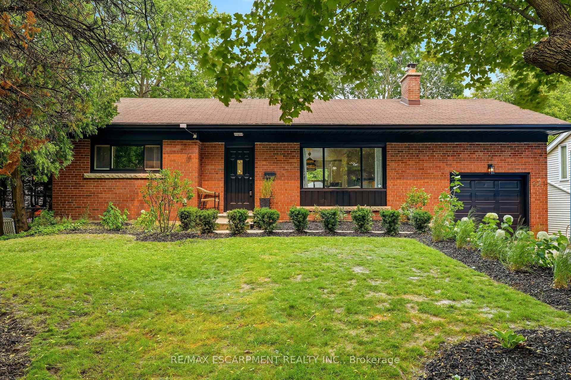 Photo 2 of 271 Linden Avenue, Burlington, Shoreacres — HOMEH