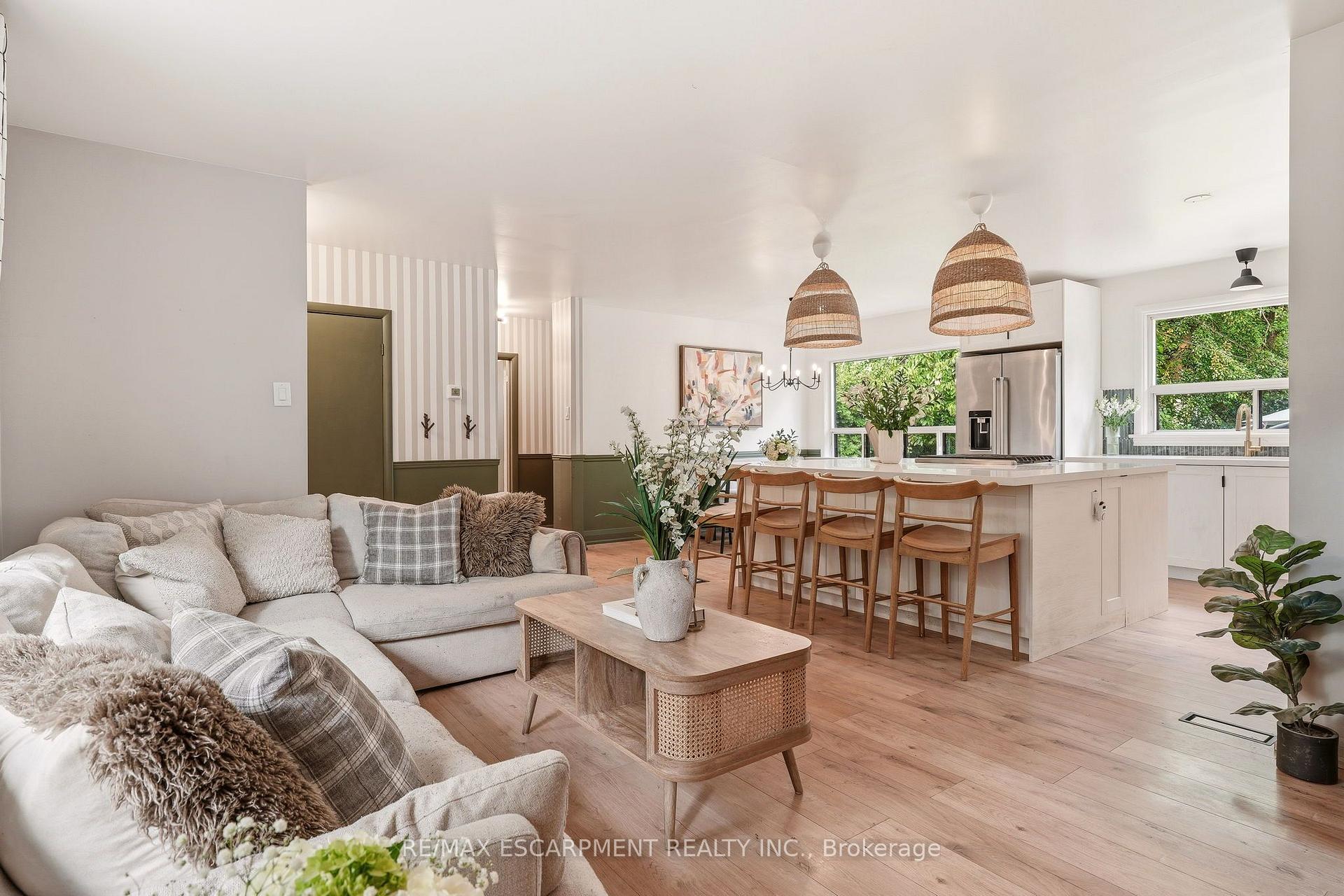 Photo 3 of 271 Linden Avenue, Burlington, Shoreacres — HOMEH