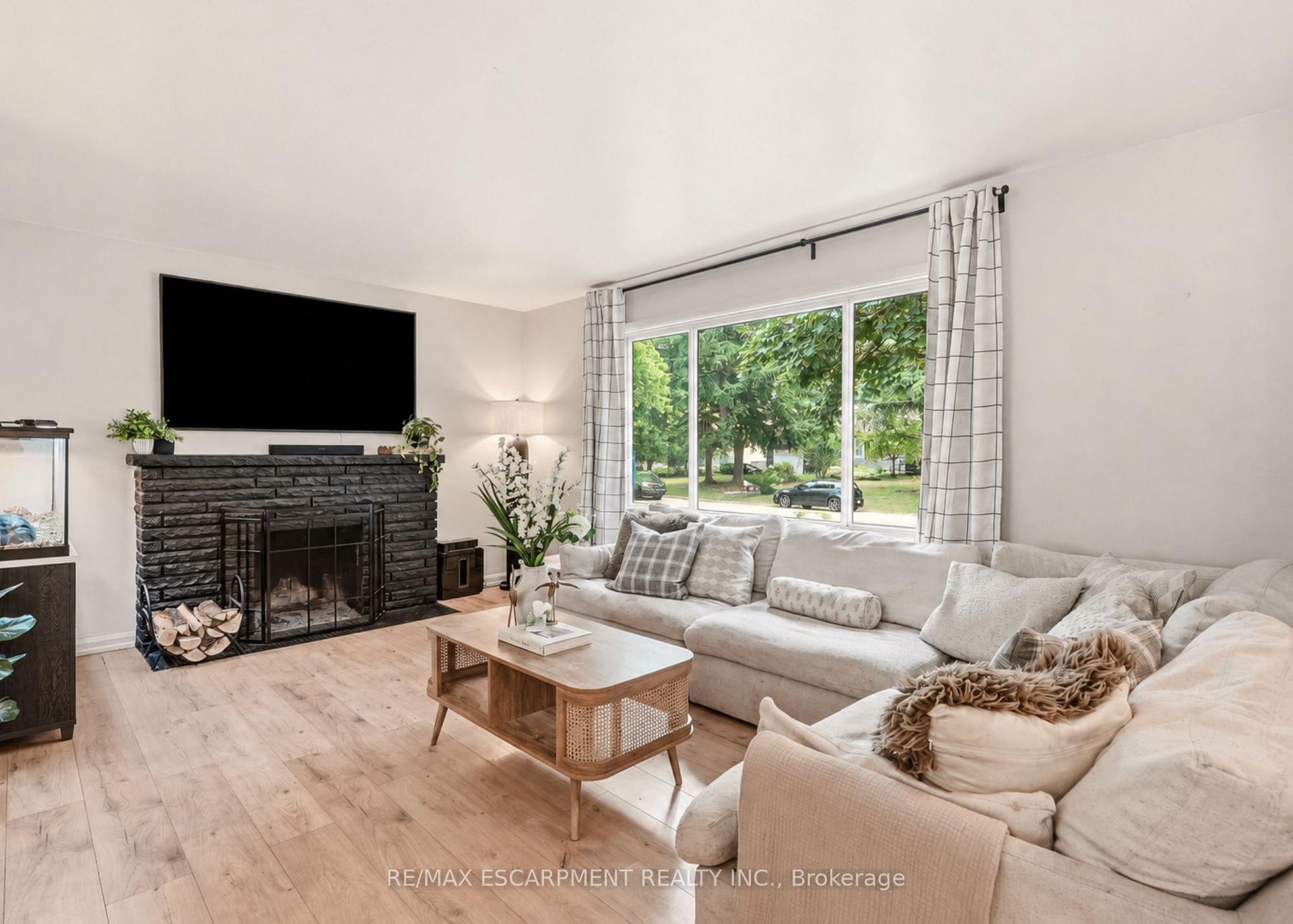 Photo 4 of 271 Linden Avenue, Burlington, Shoreacres — HOMEH