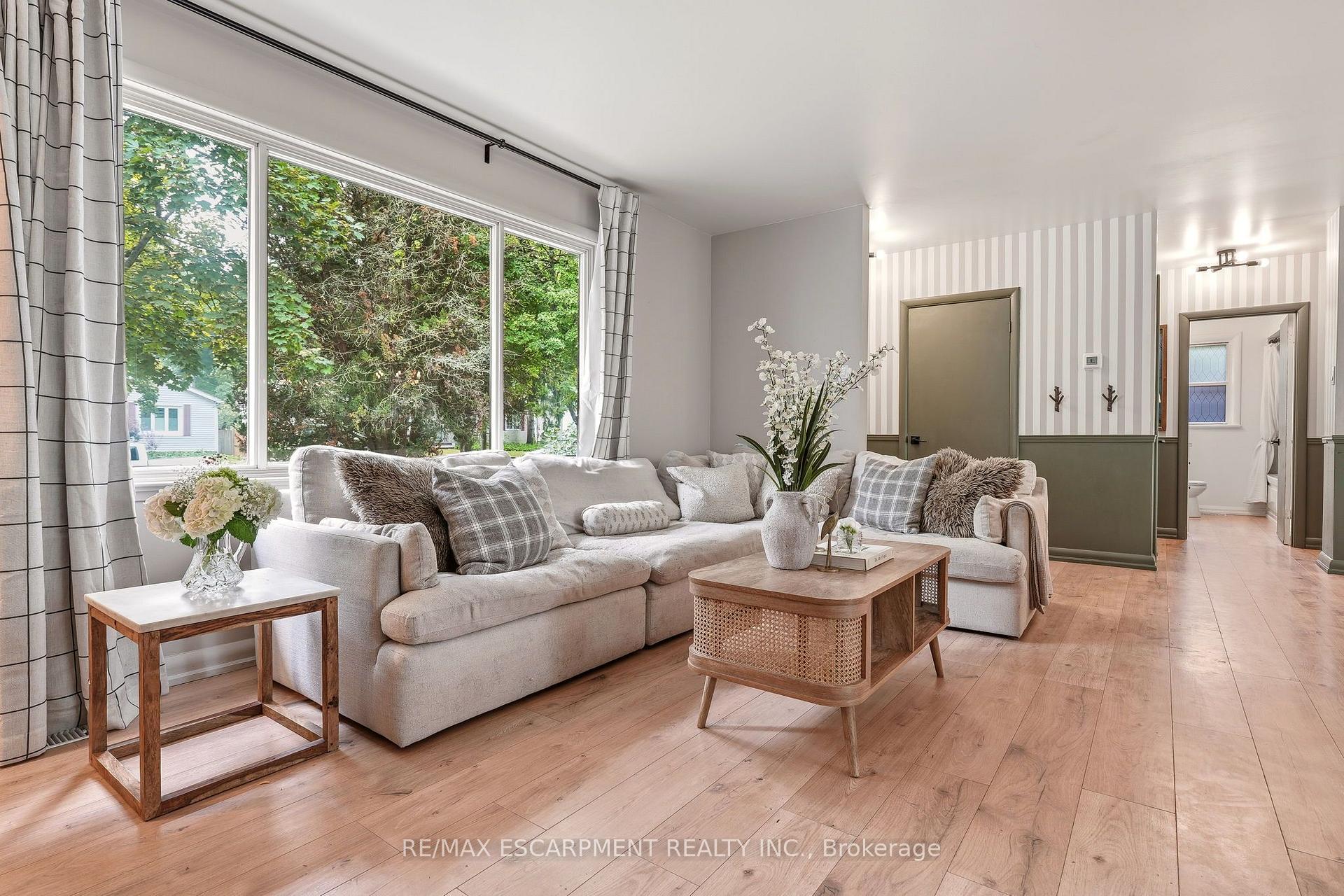 Photo 5 of 271 Linden Avenue, Burlington, Shoreacres — HOMEH