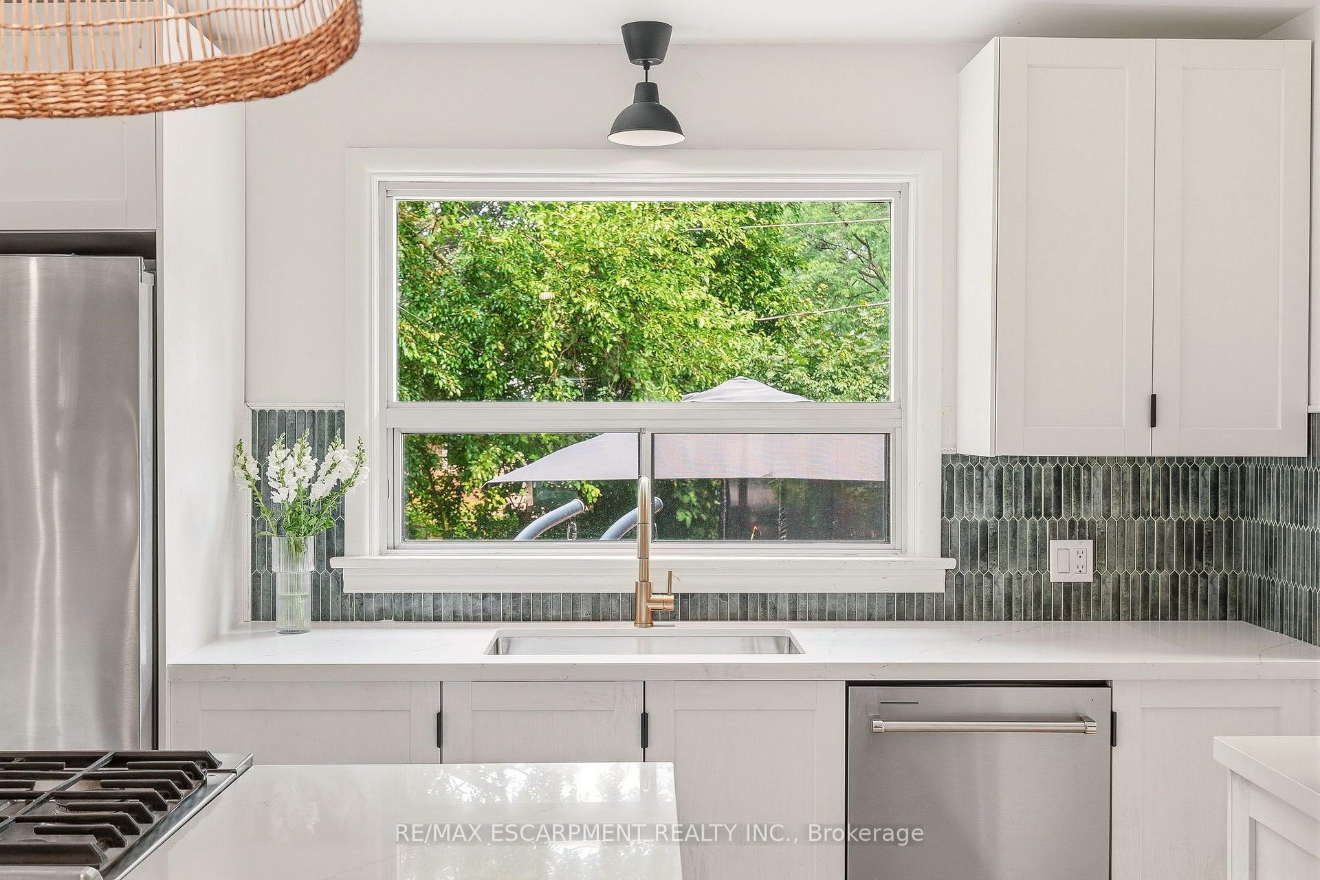 Photo 9 of 271 Linden Avenue, Burlington, Shoreacres — HOMEH