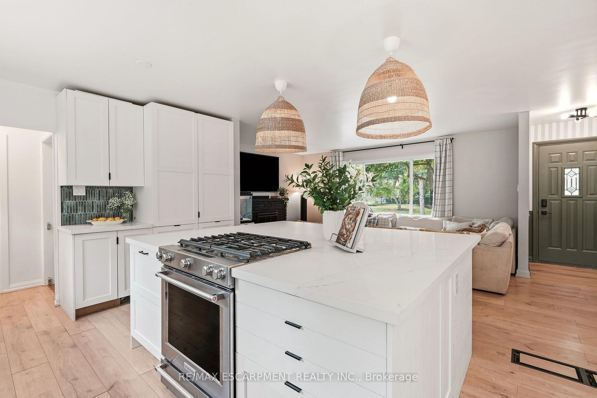 Photo 11 of 271 Linden Avenue, Burlington, Shoreacres — HOMEH