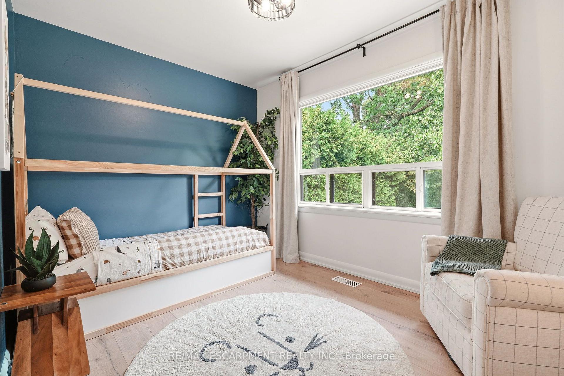 Photo 14 of 271 Linden Avenue, Burlington, Shoreacres — HOMEH
