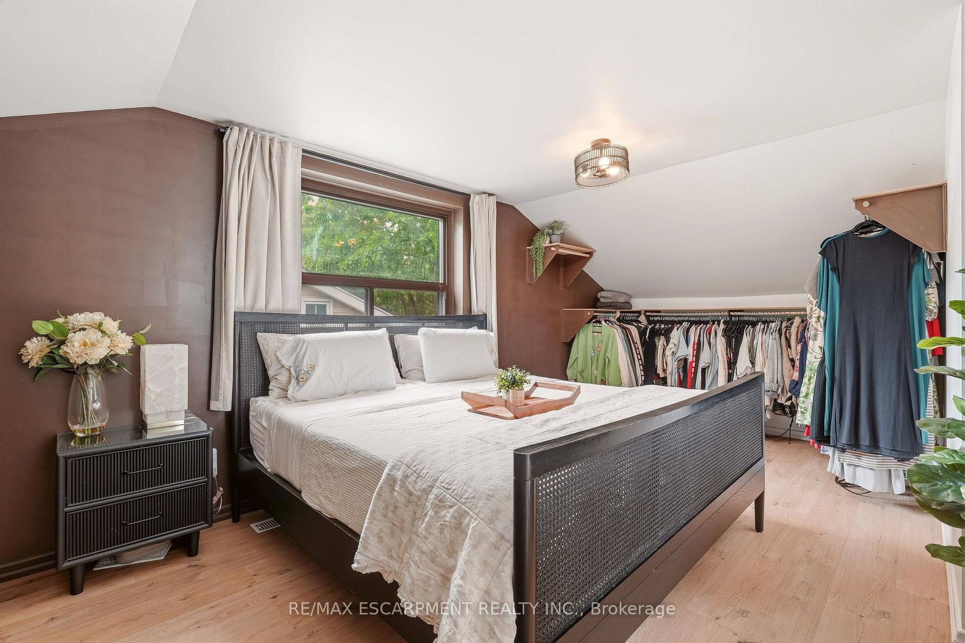 Photo 17 of 271 Linden Avenue, Burlington, Shoreacres — HOMEH