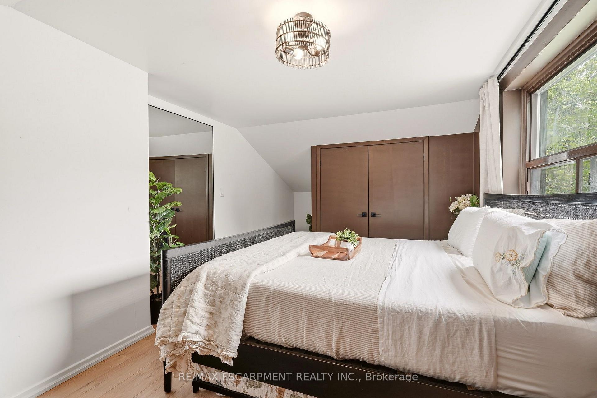 Photo 18 of 271 Linden Avenue, Burlington, Shoreacres — HOMEH