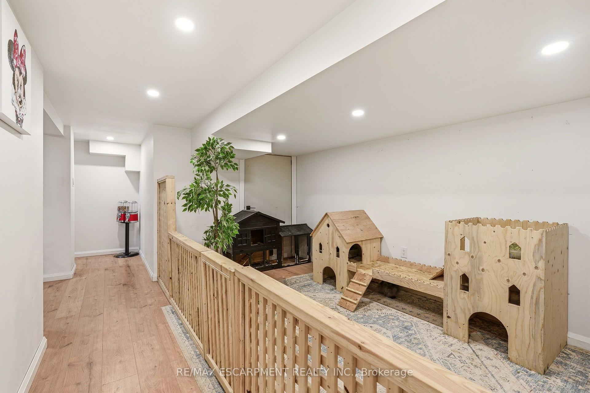 Photo 19 of 271 Linden Avenue, Burlington, Shoreacres — HOMEH