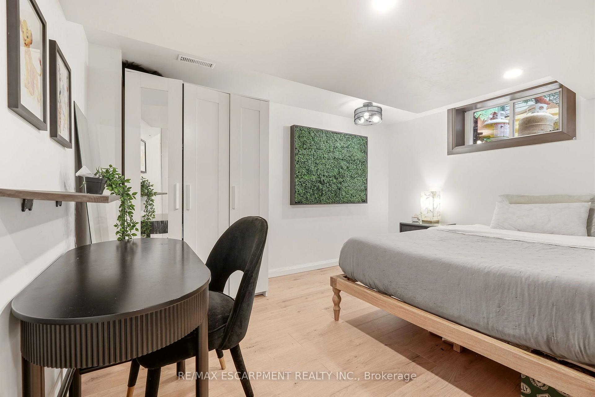 Photo 21 of 271 Linden Avenue, Burlington, Shoreacres — HOMEH