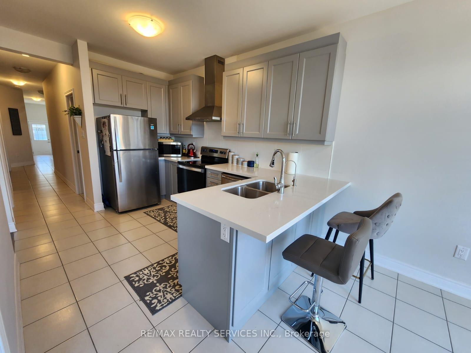 Photo 8 of 46 Branigan Crescent, Halton Hills, Georgetown — HOMEH