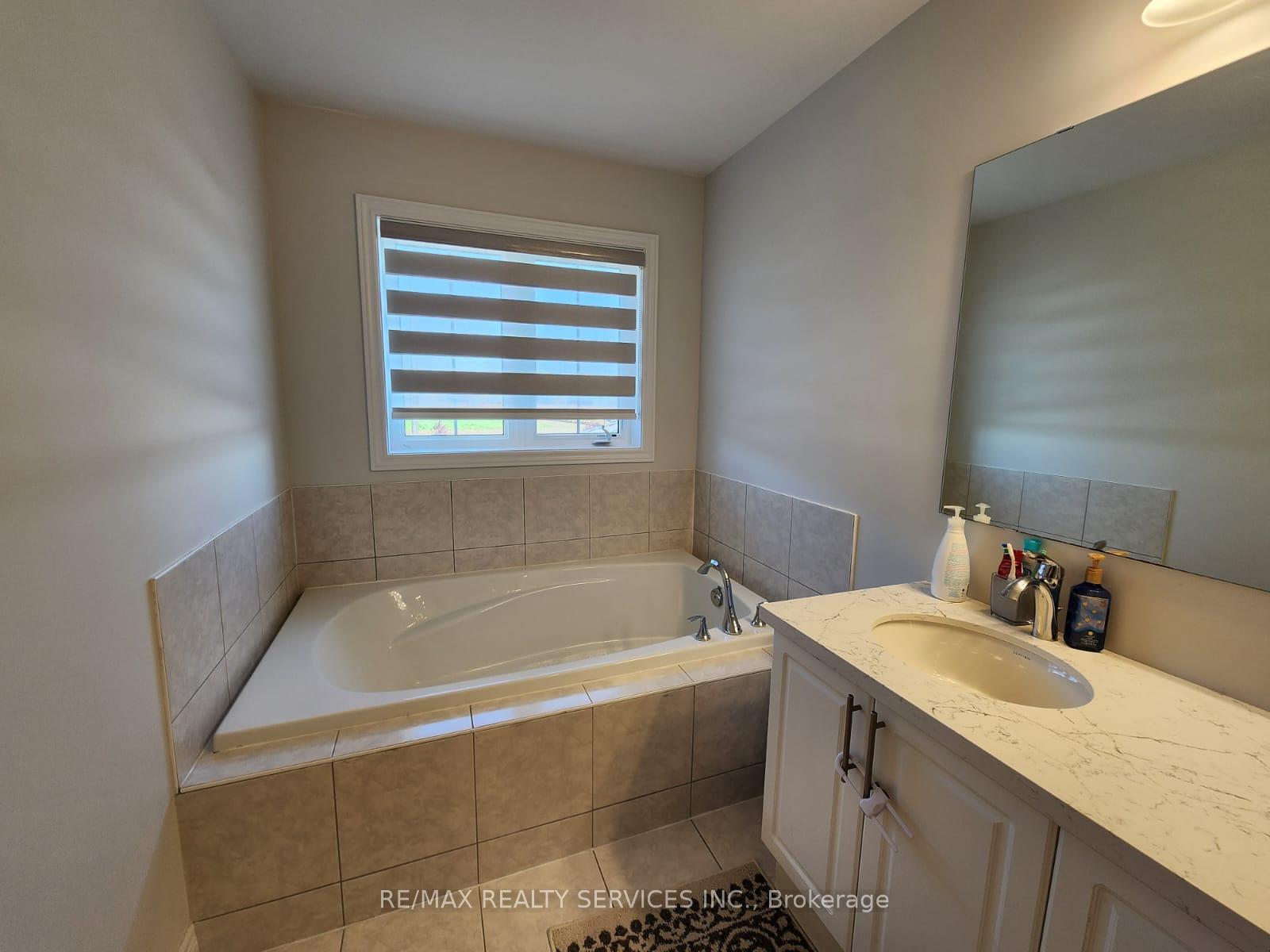 Photo 16 of 46 Branigan Crescent, Halton Hills, Georgetown — HOMEH