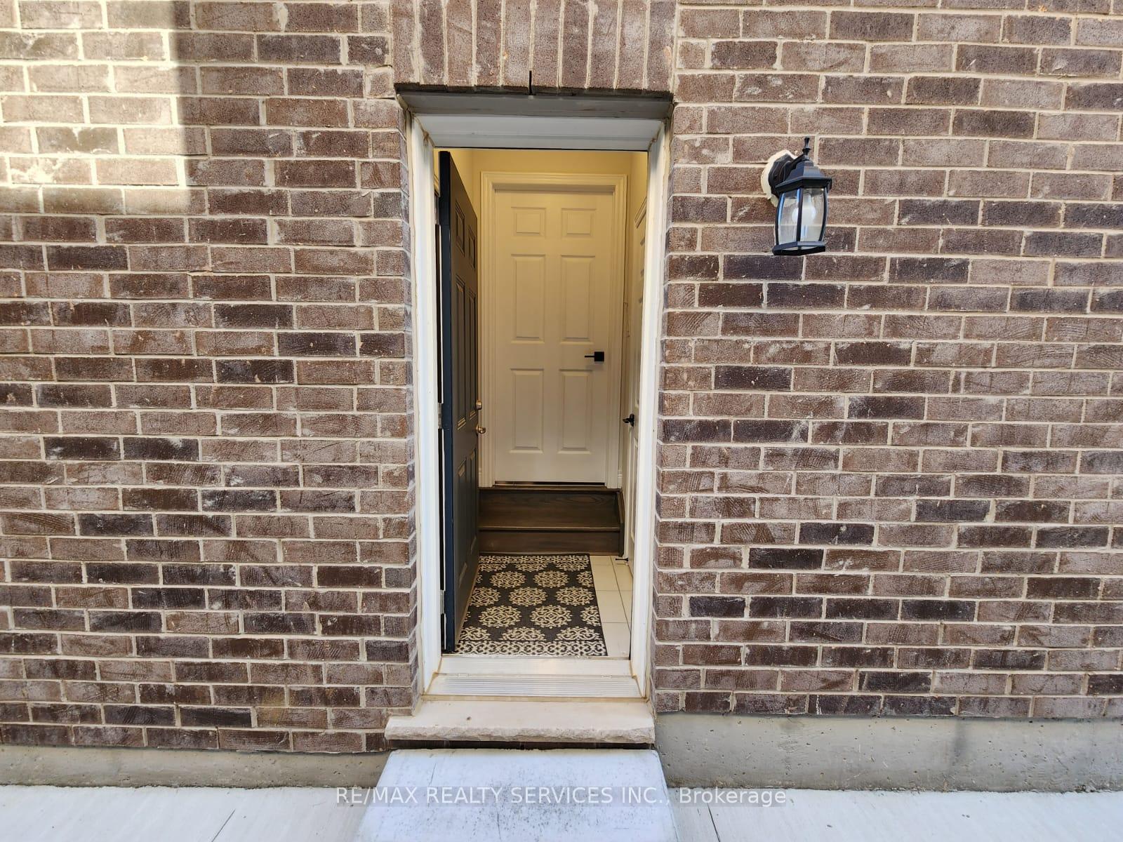 Photo 22 of 46 Branigan Crescent, Halton Hills, Georgetown — HOMEH