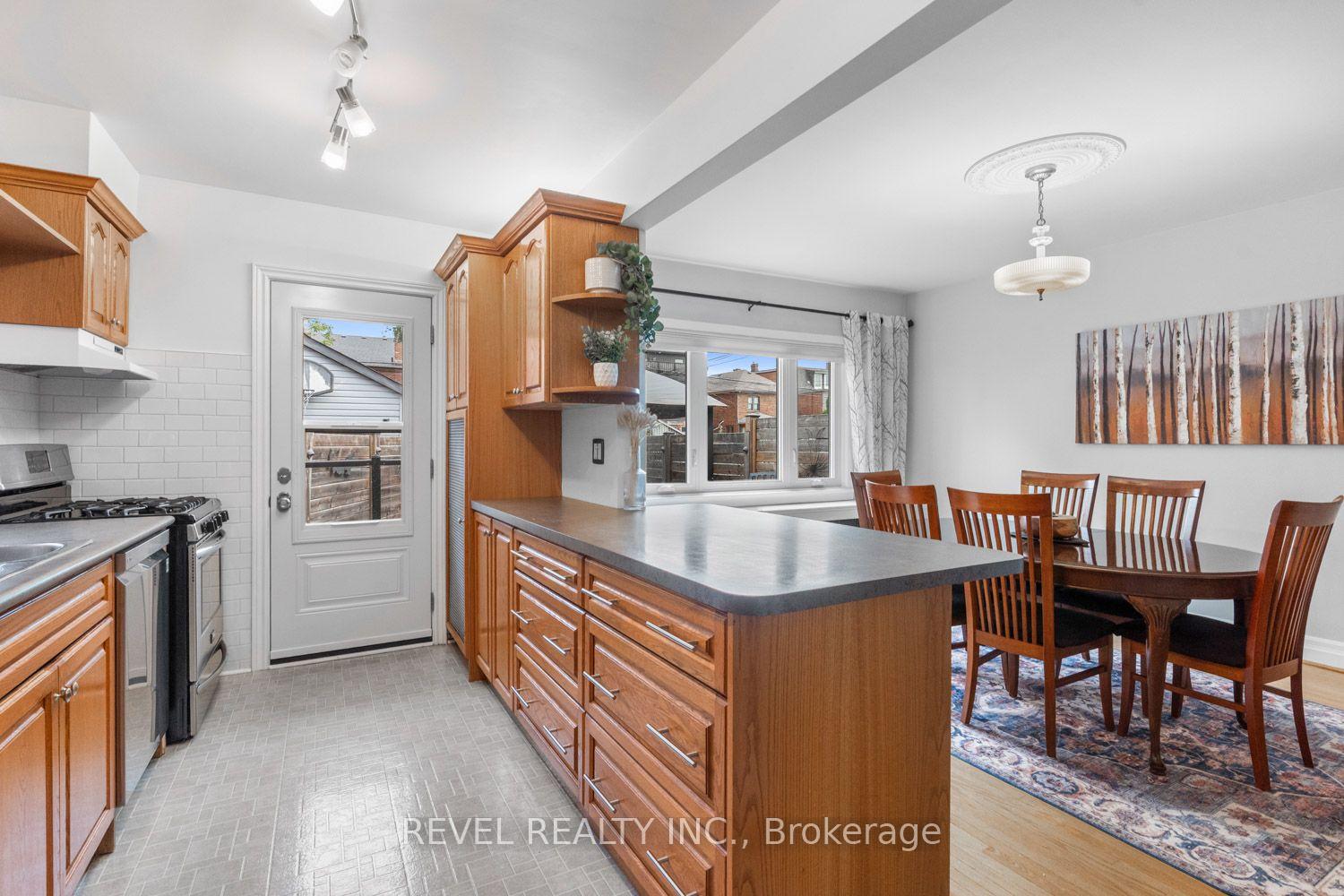 Photo 10 of 165 Northcliffe Boulevard, Toronto, Oakwood Village — HOMEH